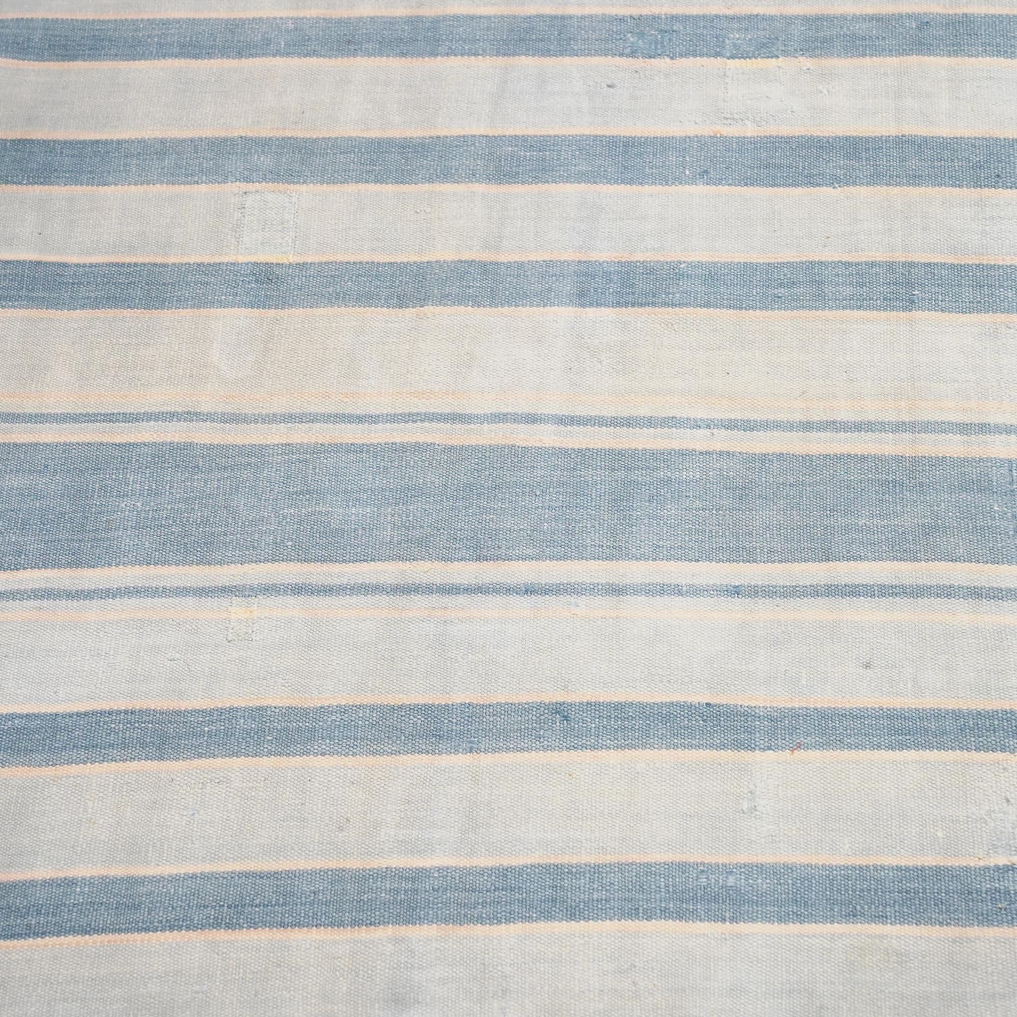 Vintage Dhurrie Teppich, mit blauen geometrischen Streifen, von Rug & Kilim (Handgewebt) im Angebot