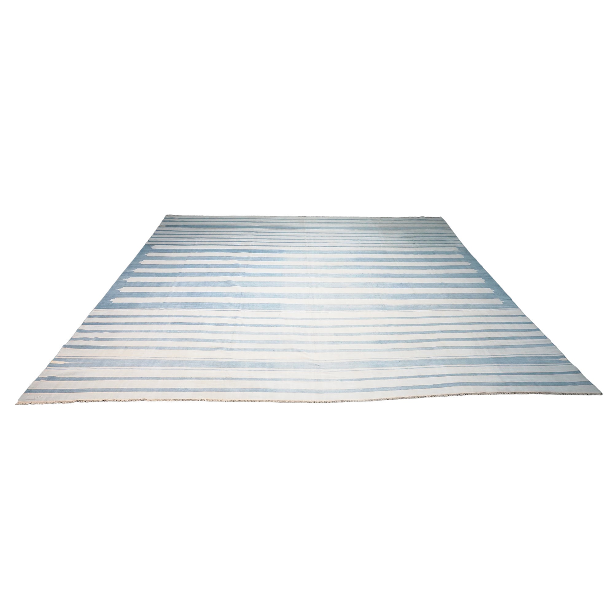 Vintage Dhurrie Teppich, mit blauen geometrischen Streifen, von Rug & Kilim im Angebot