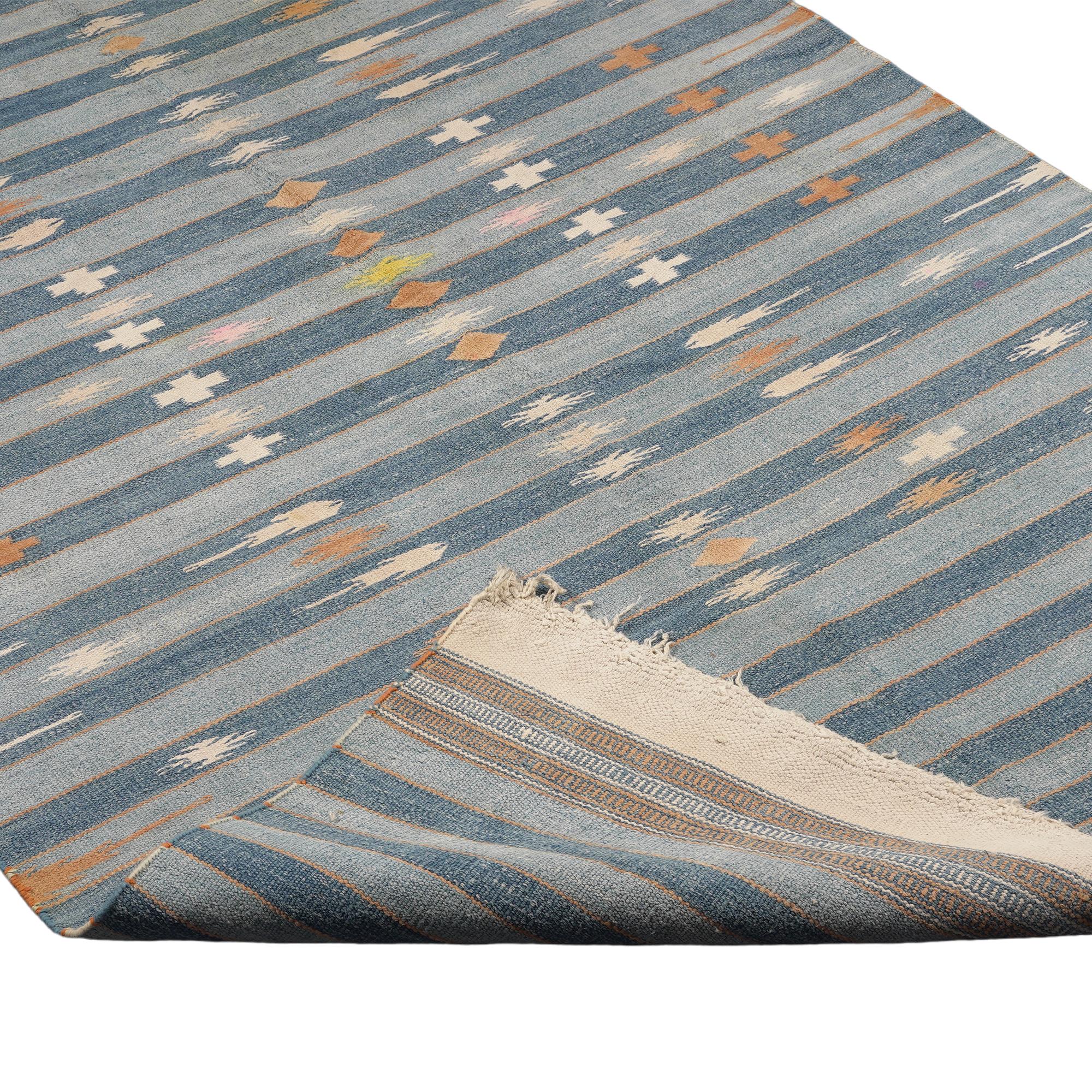 Vintage Dhurrie Vintage-Teppich mit blauen Streifen und geometrischen Mustern, von Rug & Kilim (Handgewebt) im Angebot