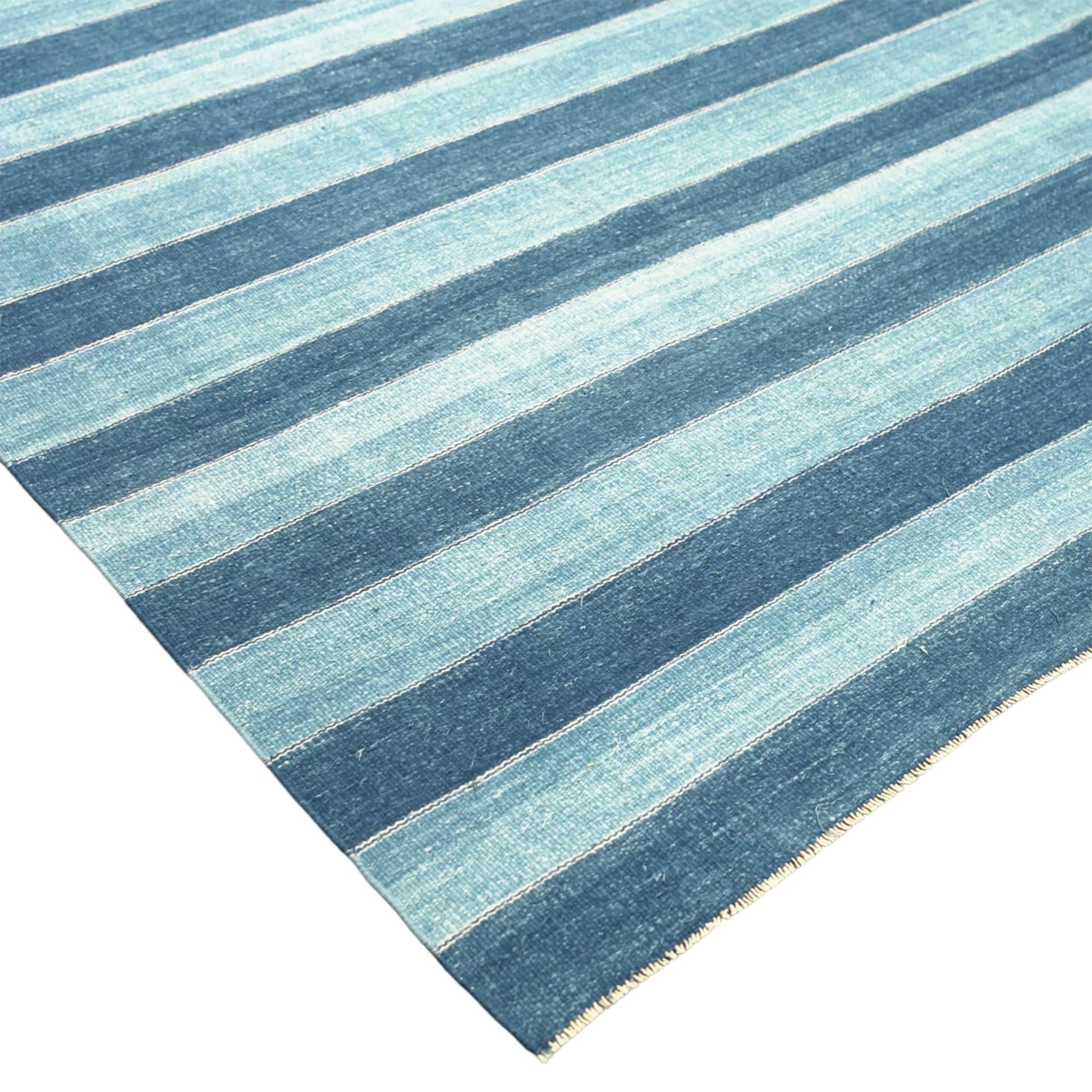 Vintage Dhurrie Teppich, mit blauen Streifen, von Rug & Kilim (Kelim) im Angebot