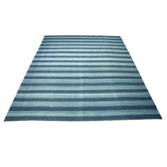 Tappeto Dhurrie vintage con strisce blu, da Rug & Kilim