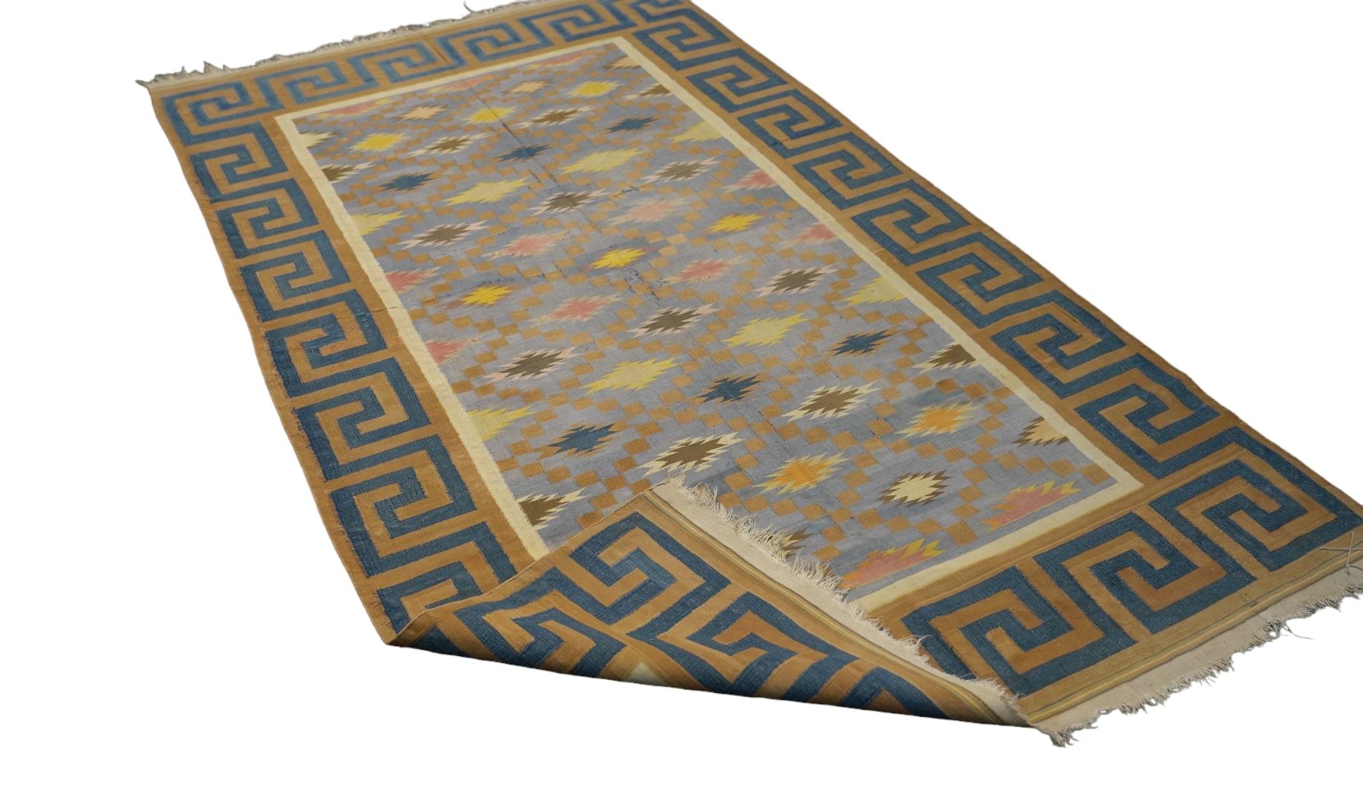 Vintage Dhurrie-Teppich mit mehrfarbigen Mustern von Rug & Kilim (Indisch) im Angebot