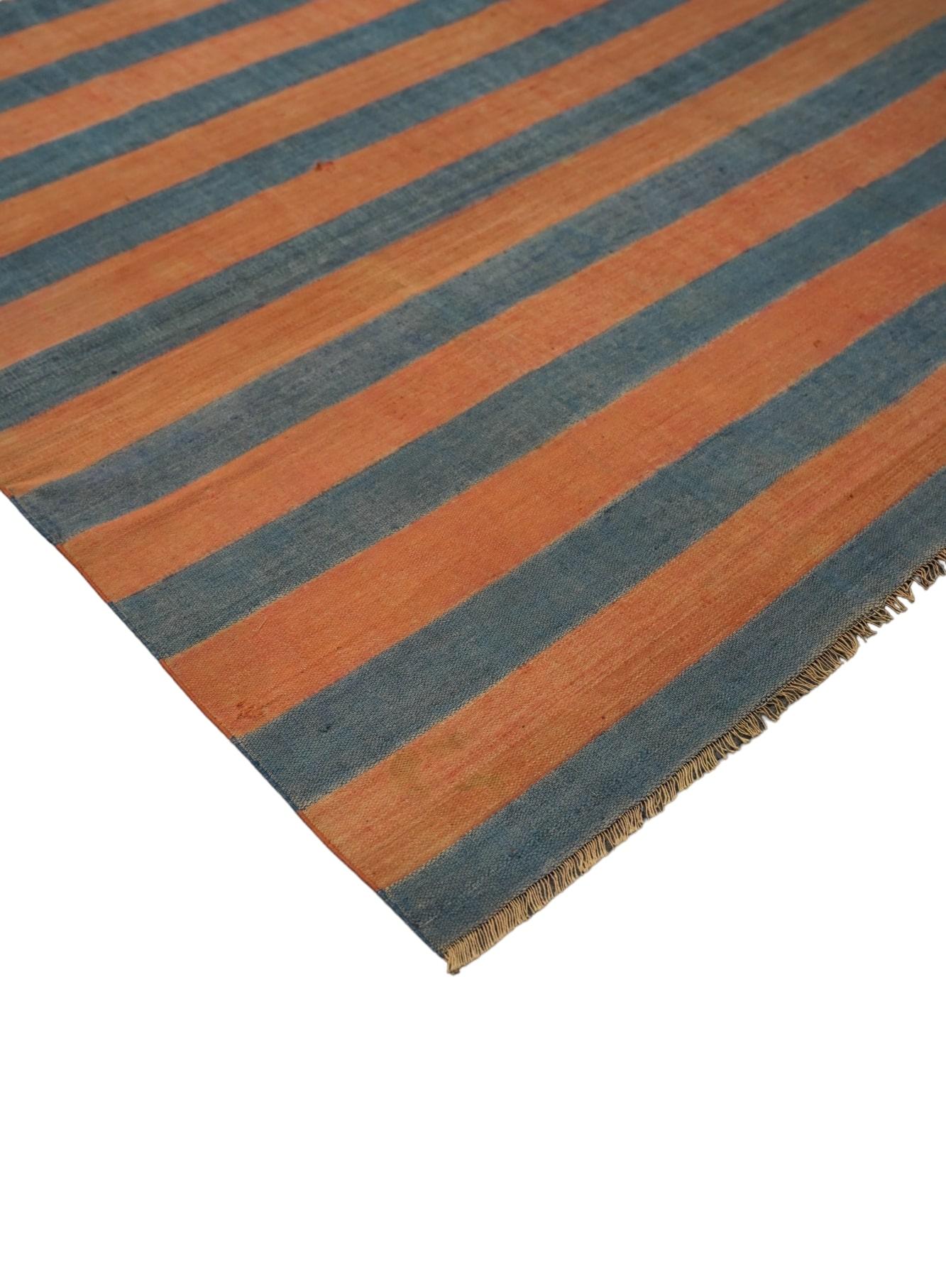 Vintage Dhurrie-Teppich mit rostfarbenen und blauen Streifen von Rug & Kilim (Indisch) im Angebot