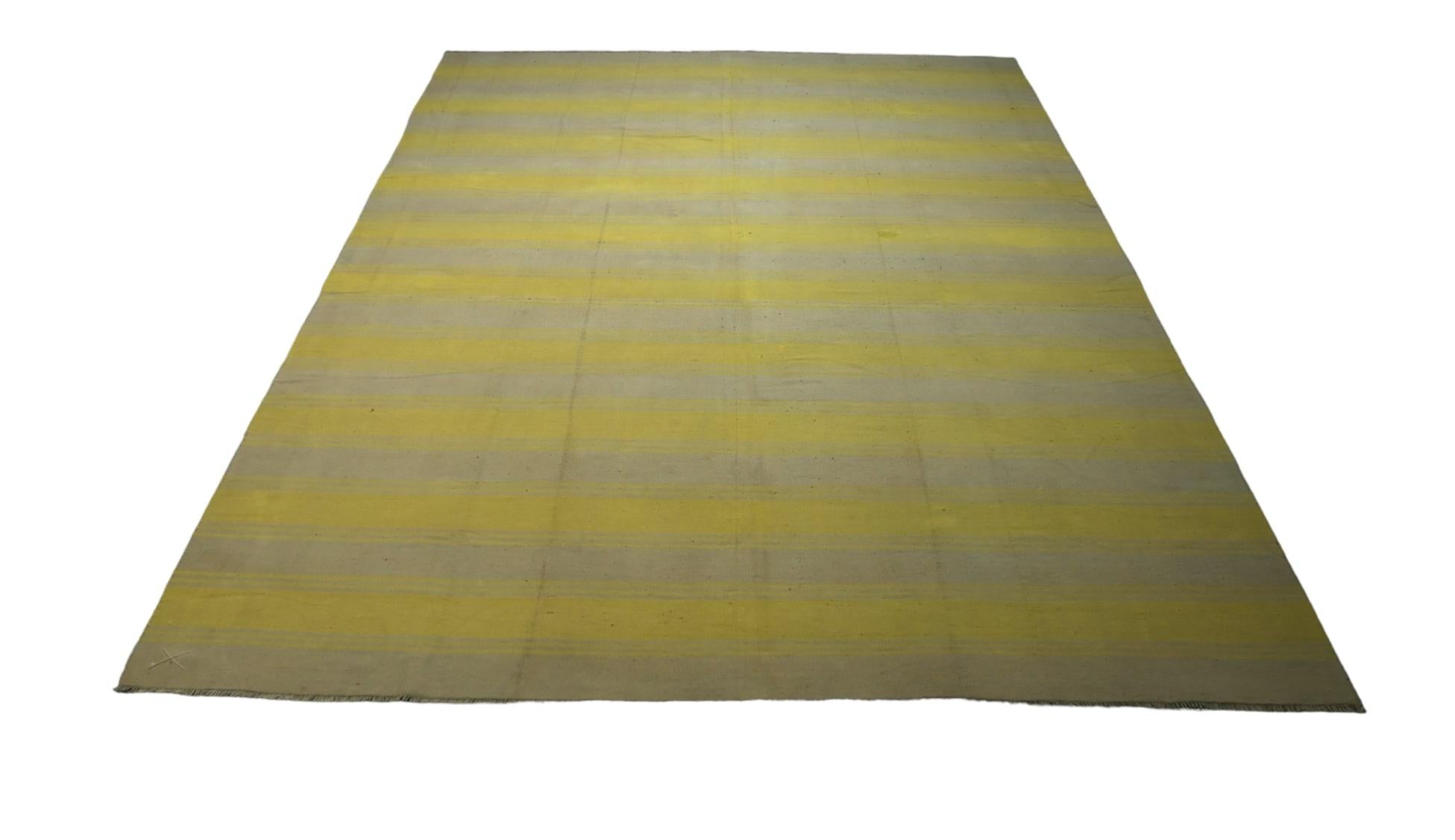 Vintage Dhurrie-Teppich mit Streifen, von Rug & Kilim (Kelim) im Angebot