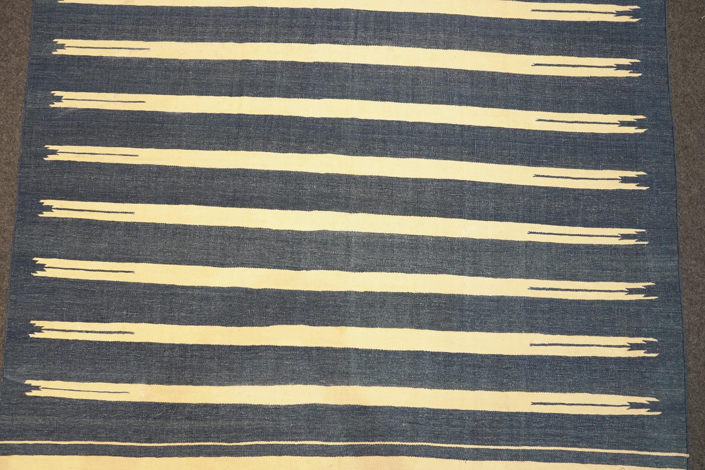 Vintage Dhurrie-Teppich mit Streifen, von Rug & Kilim im Zustand „Gut“ im Angebot in Long Island City, NY