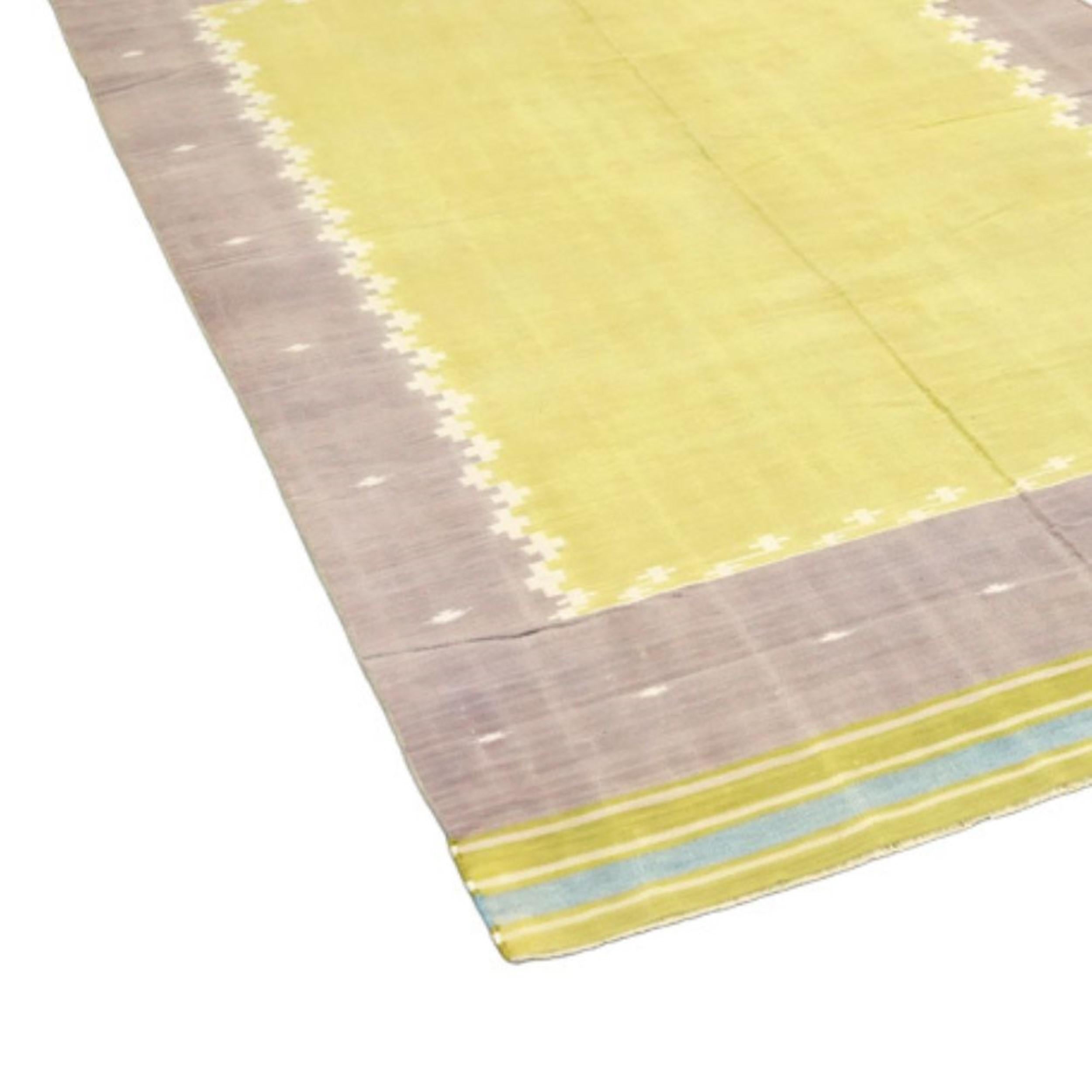 Tessuto a mano Tappeto vintage Dhurrie Runner in Chartreuse con bordo marrone  Rug & Kilim in vendita