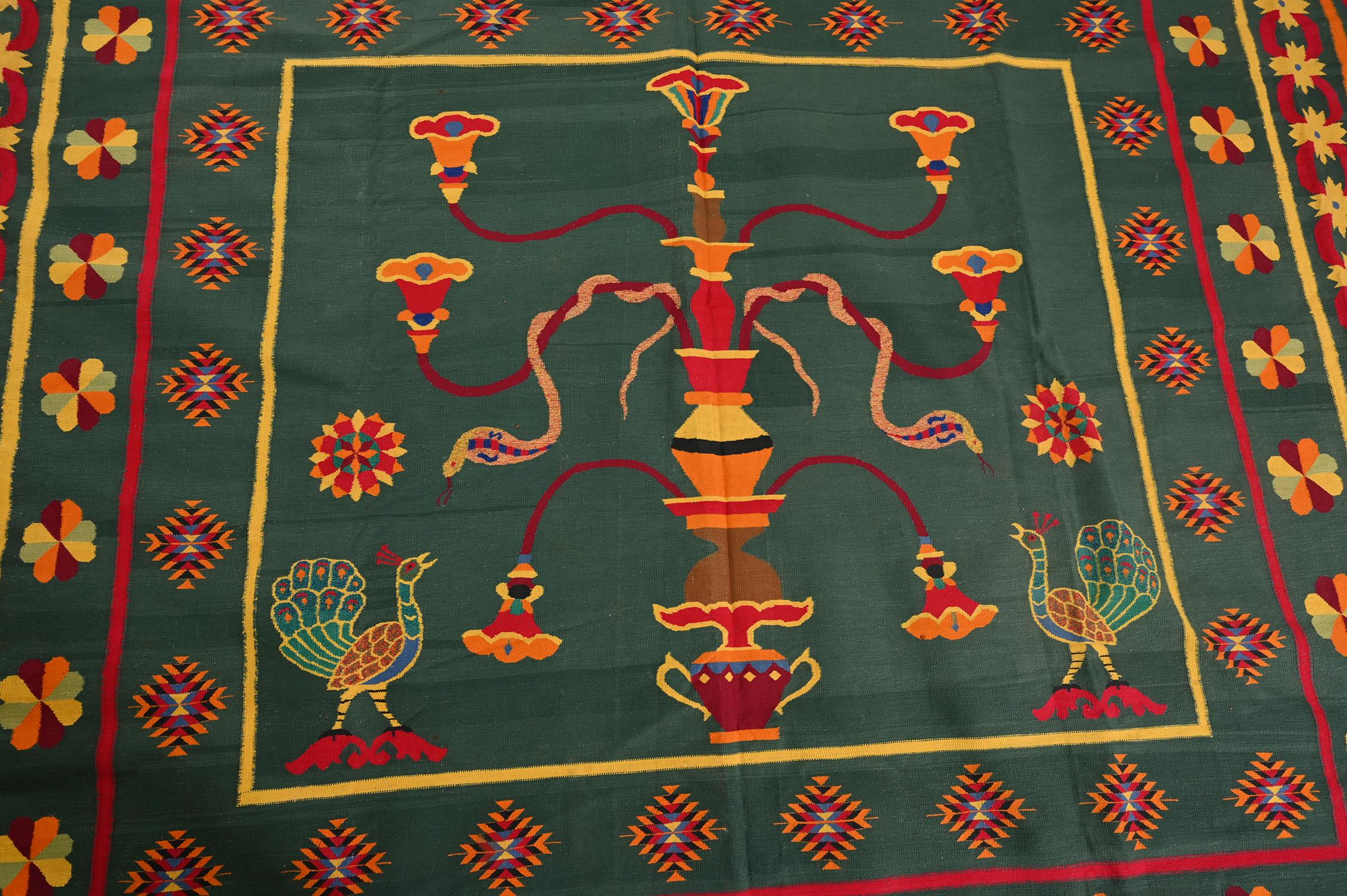 Quadratische Dhurrie Flachgewebe mit malerischem Muster von Teppich & Kilim (Handgeknüpft) im Angebot