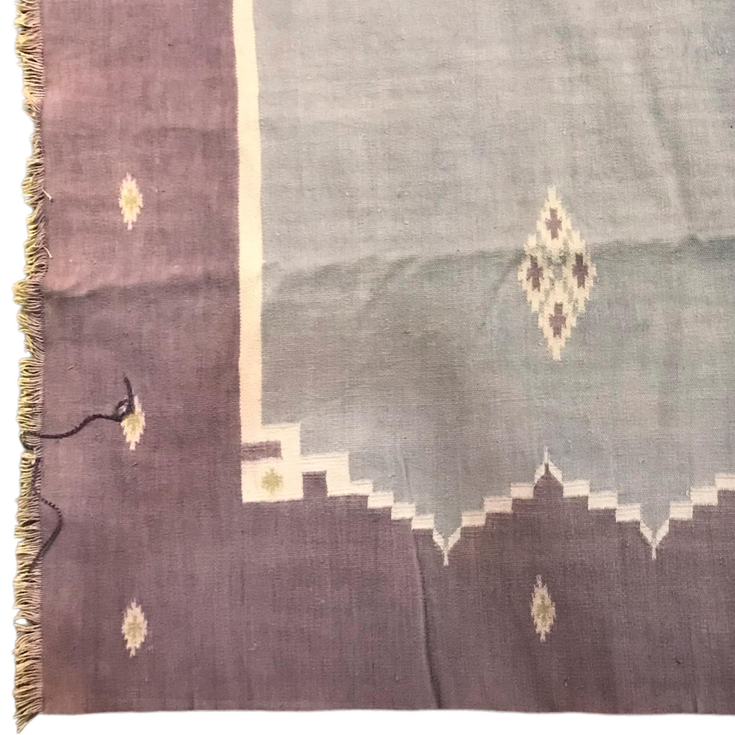Quadratischer Dhurrie Vintage-Teppich in Blau mit geometrischen Mustern  Rug & Kilim (Indisch) im Angebot
