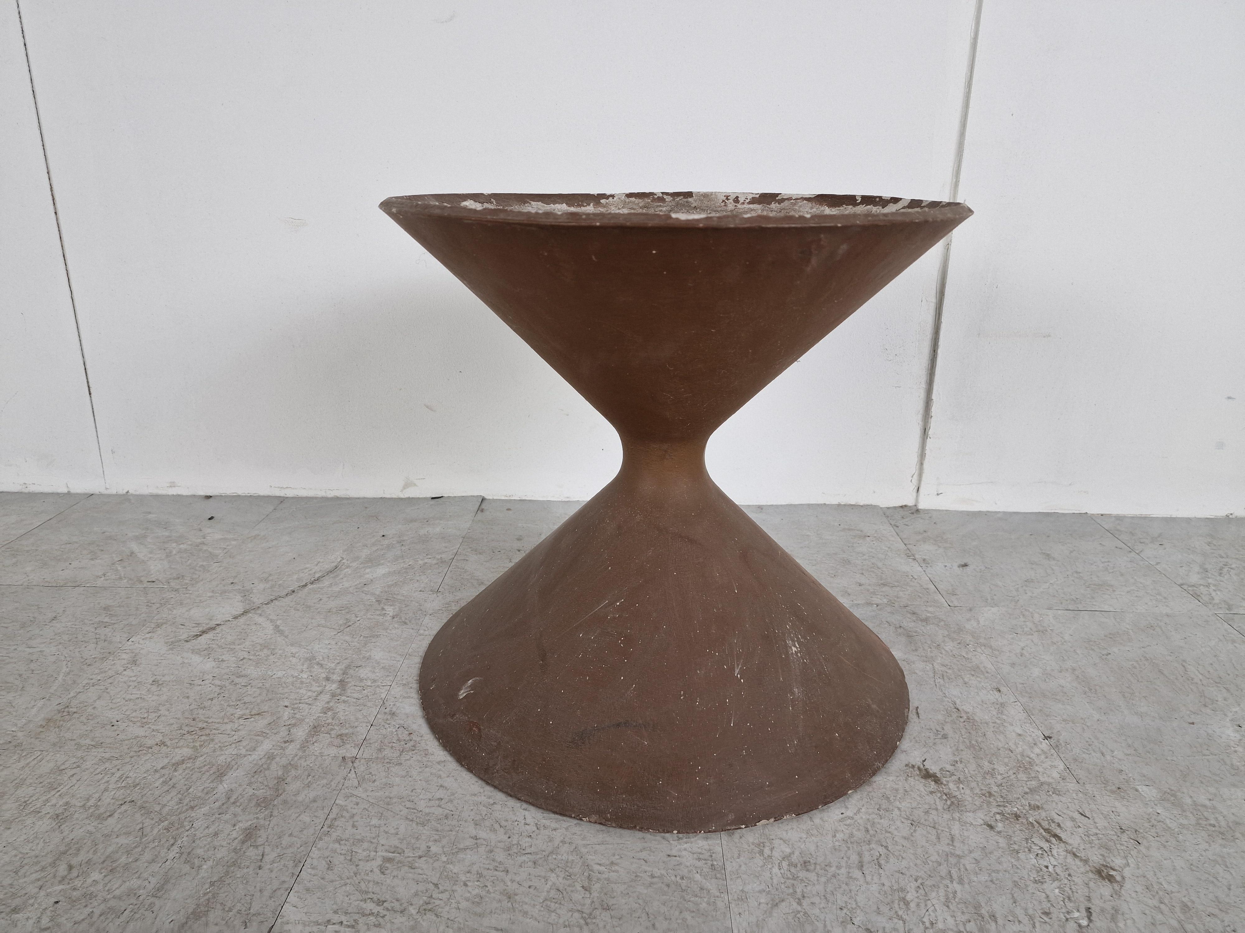 Mid-Century Modern Vintage diabolo planter by Willy Guhl, 1960s