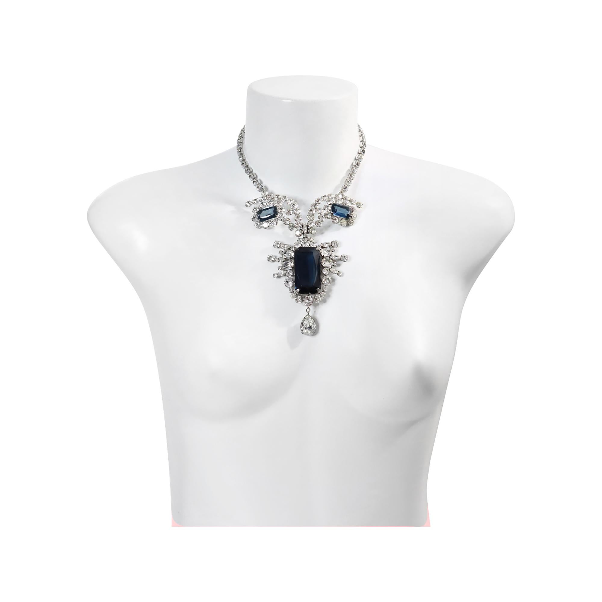 Collier pendentif vintage en diamants et saphirs Circa Vintage 1980's Bon état - En vente à New York, NY