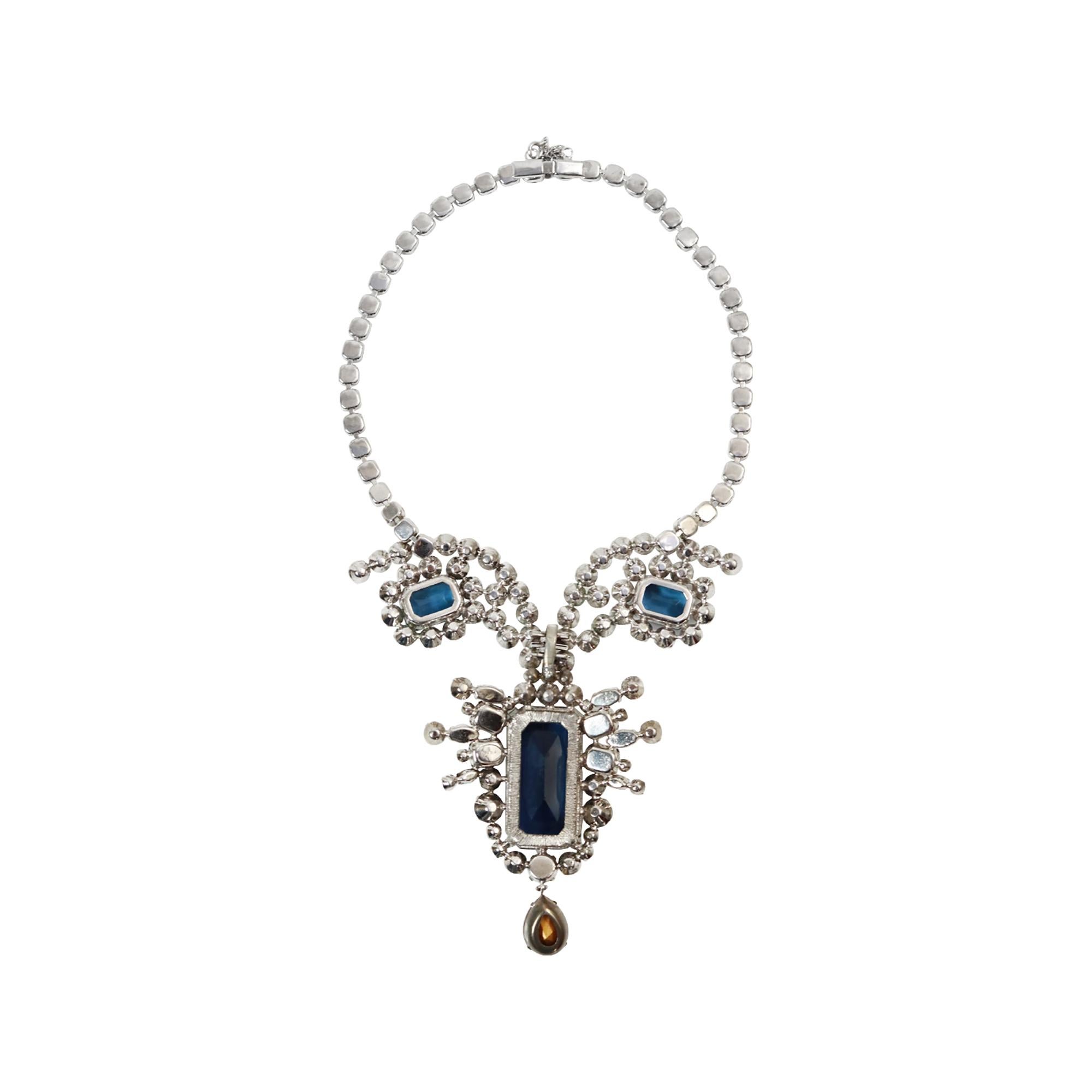 Collier pendentif vintage en diamants et saphirs Circa Vintage 1980's en vente 1