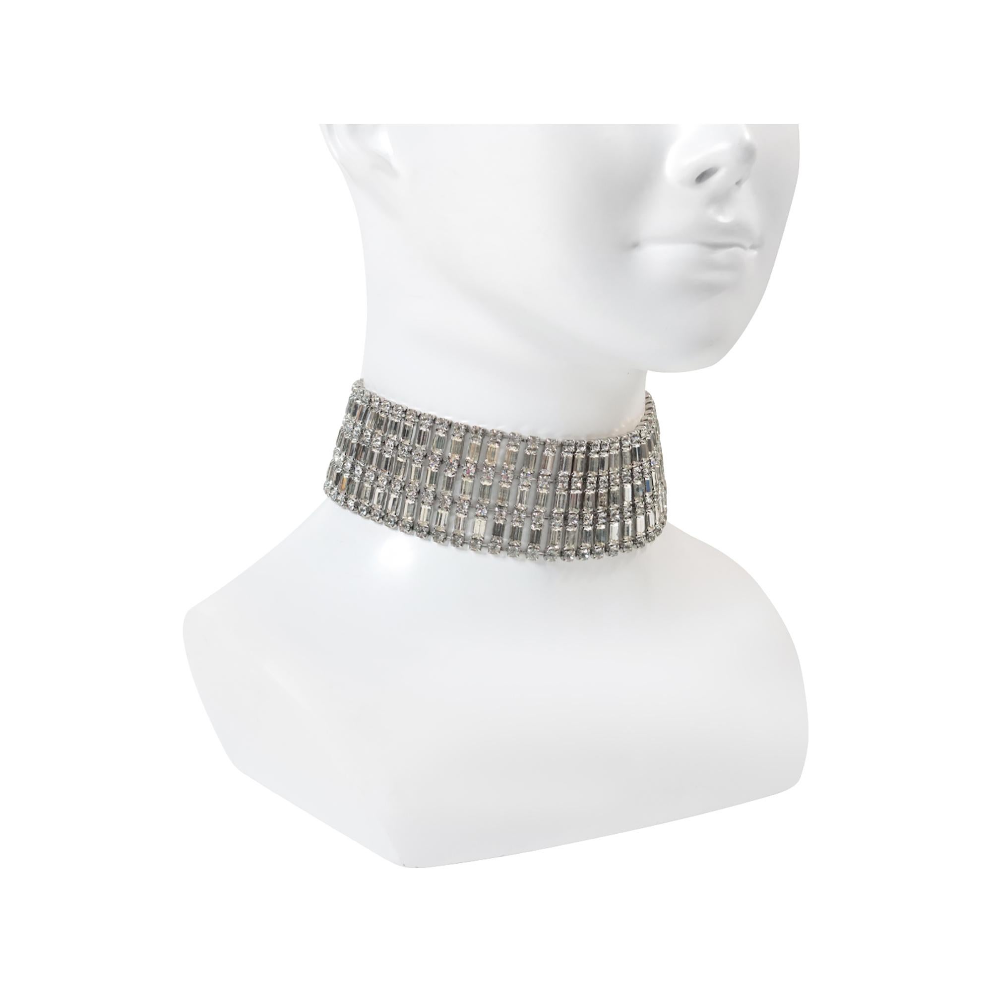 Gargantilla vintage de diamantes baguette y redondos Circa años 60 Moderno en venta