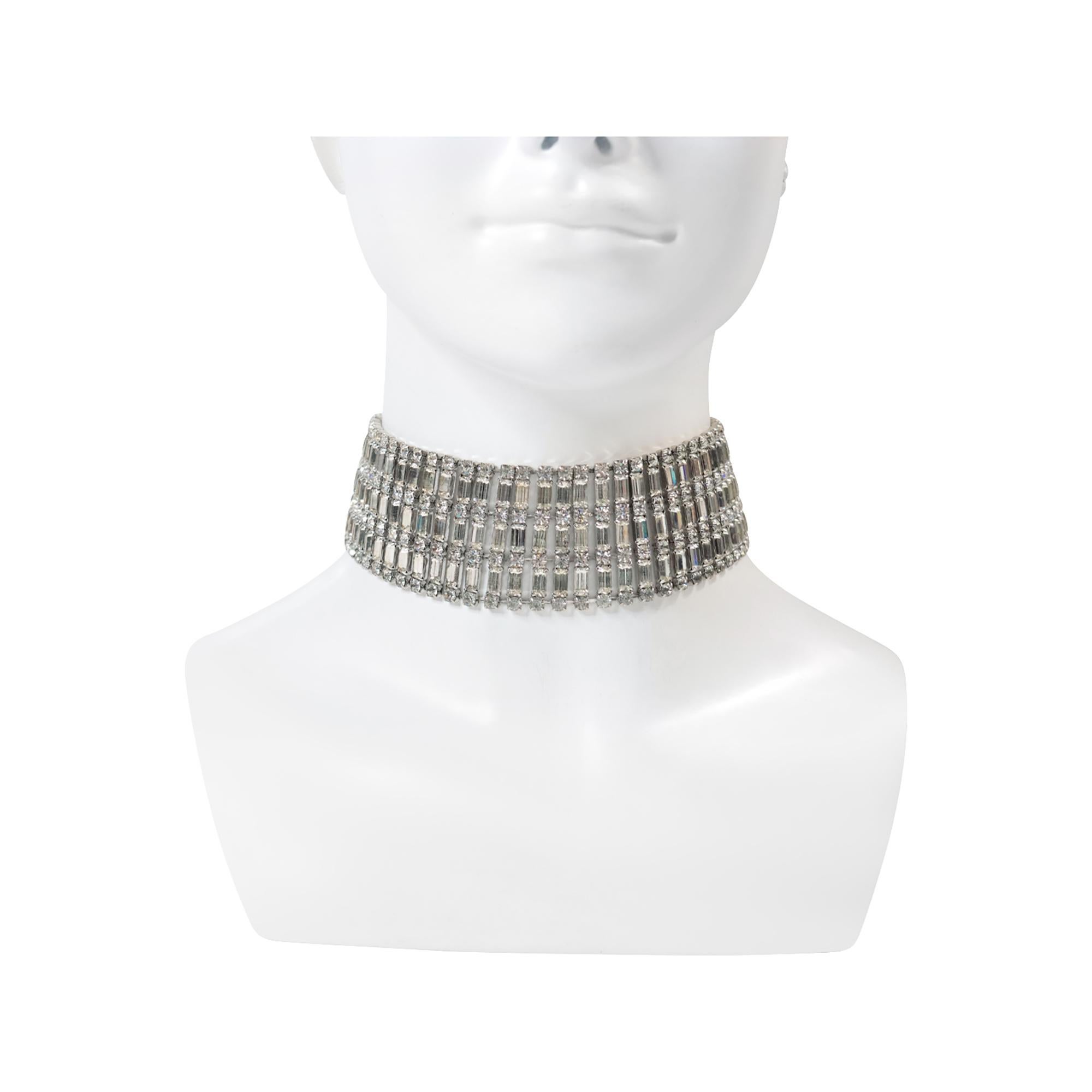 Gargantilla vintage de diamantes baguette y redondos Circa años 60 en Bueno estado para la venta en New York, NY