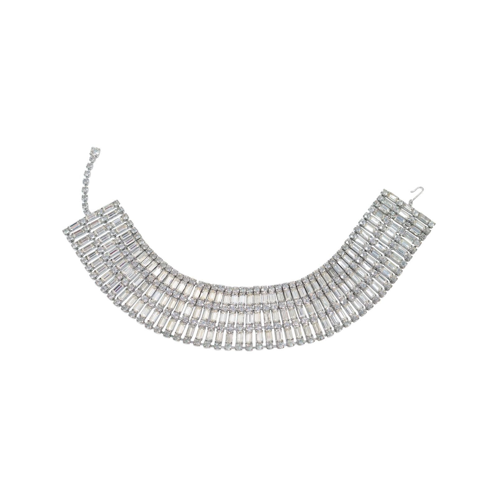 Gargantilla vintage de diamantes baguette y redondos Circa años 60 en venta 3