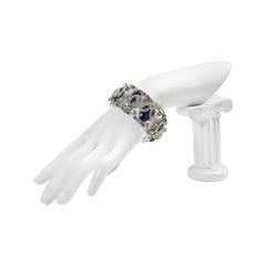 Pulsera vintage de diamantes con zafiros de imitación en relieve 3D, circa años 60