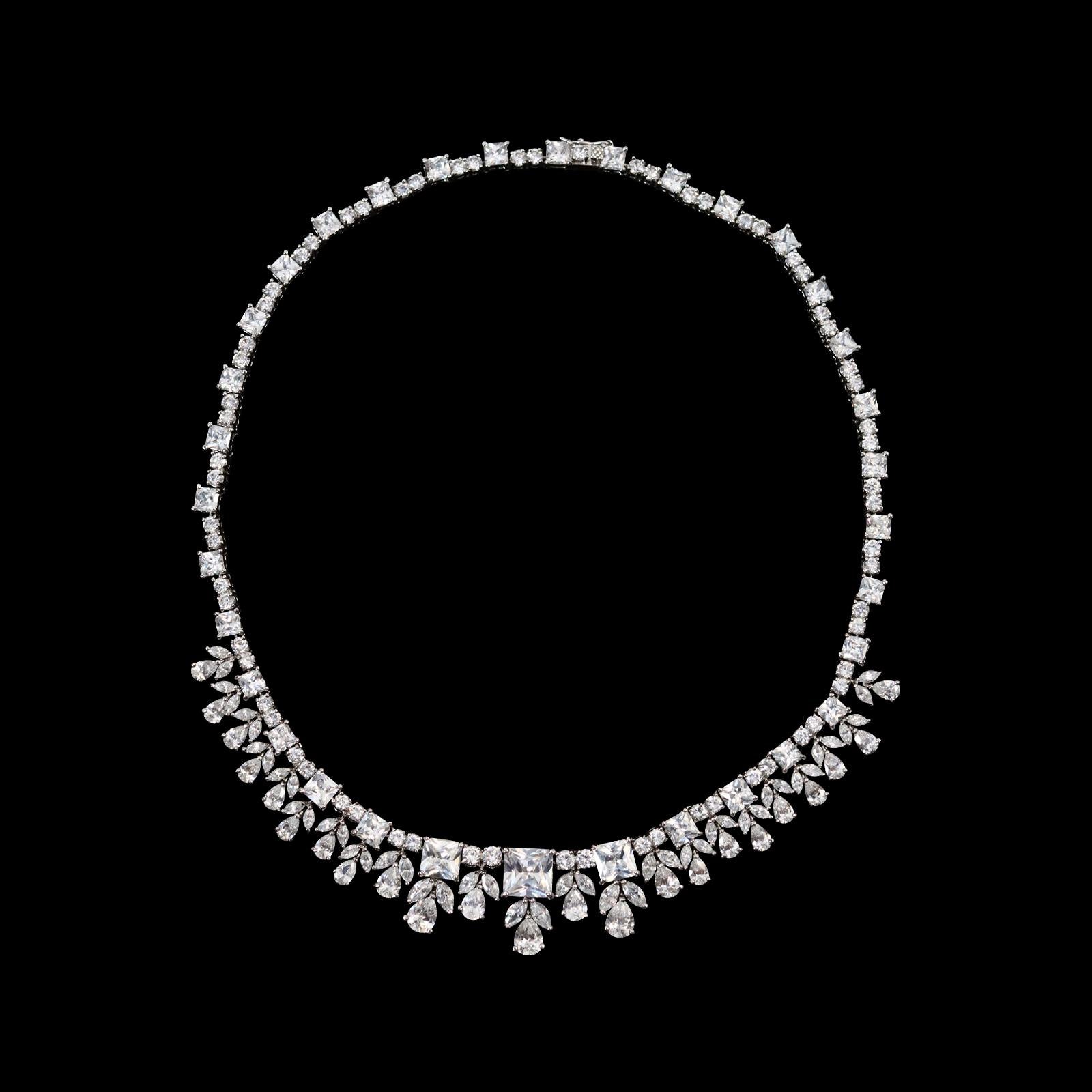 Vintage Diamante Dangling Pieces Necklace Circa 1990s In Excellent Condition For Sale In New York, NY