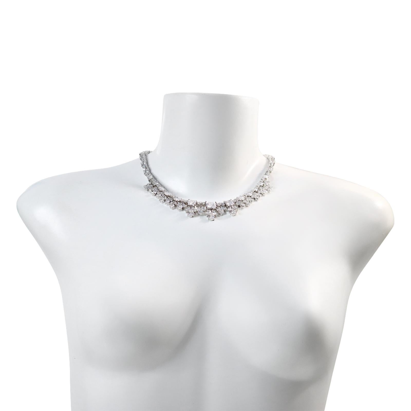 Vintage Diamante Dangling Pieces Necklace Circa 1990 en vente 4