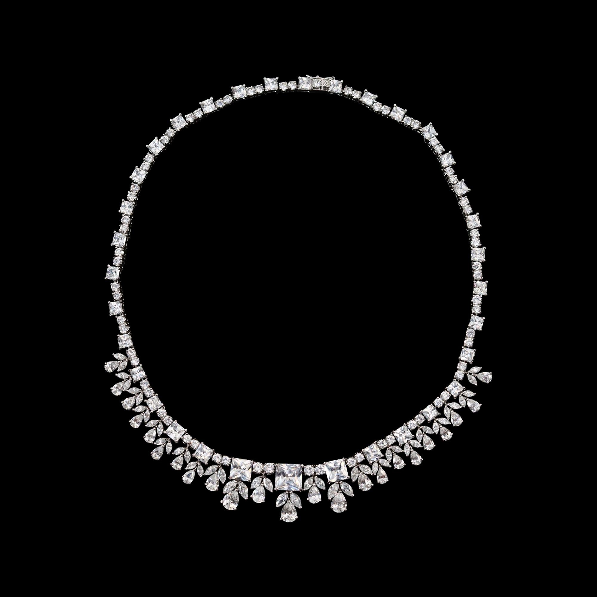 Collar Vintage de Piezas Colgantes de Diamante Circa 1990s en venta 4