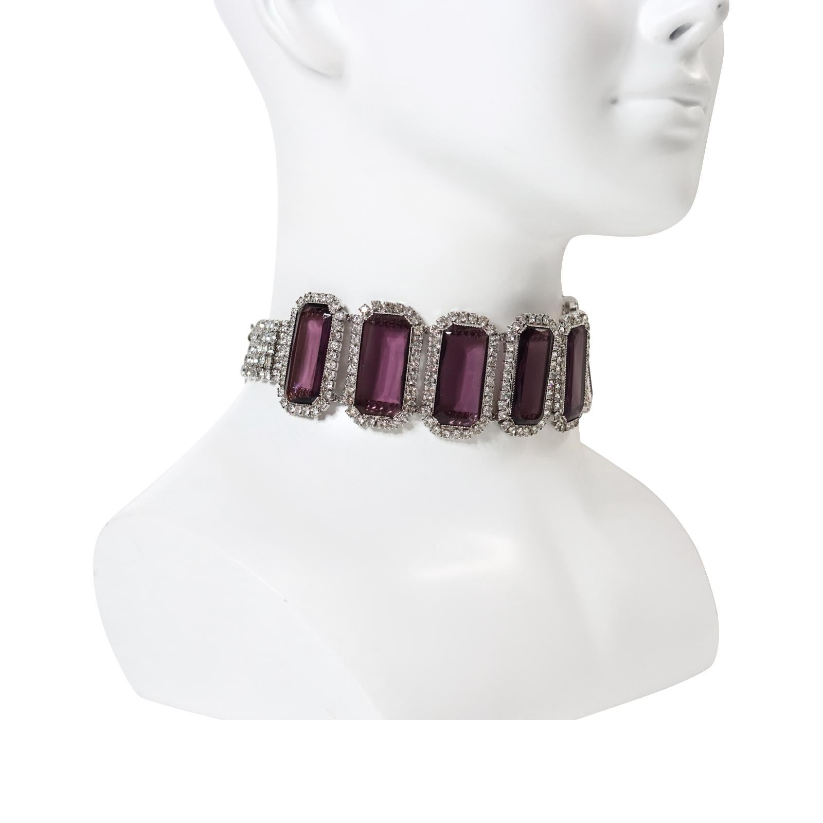 Diamante d'epoca a forma di smeraldo con girocollo viola Circa 1980 in vendita 1