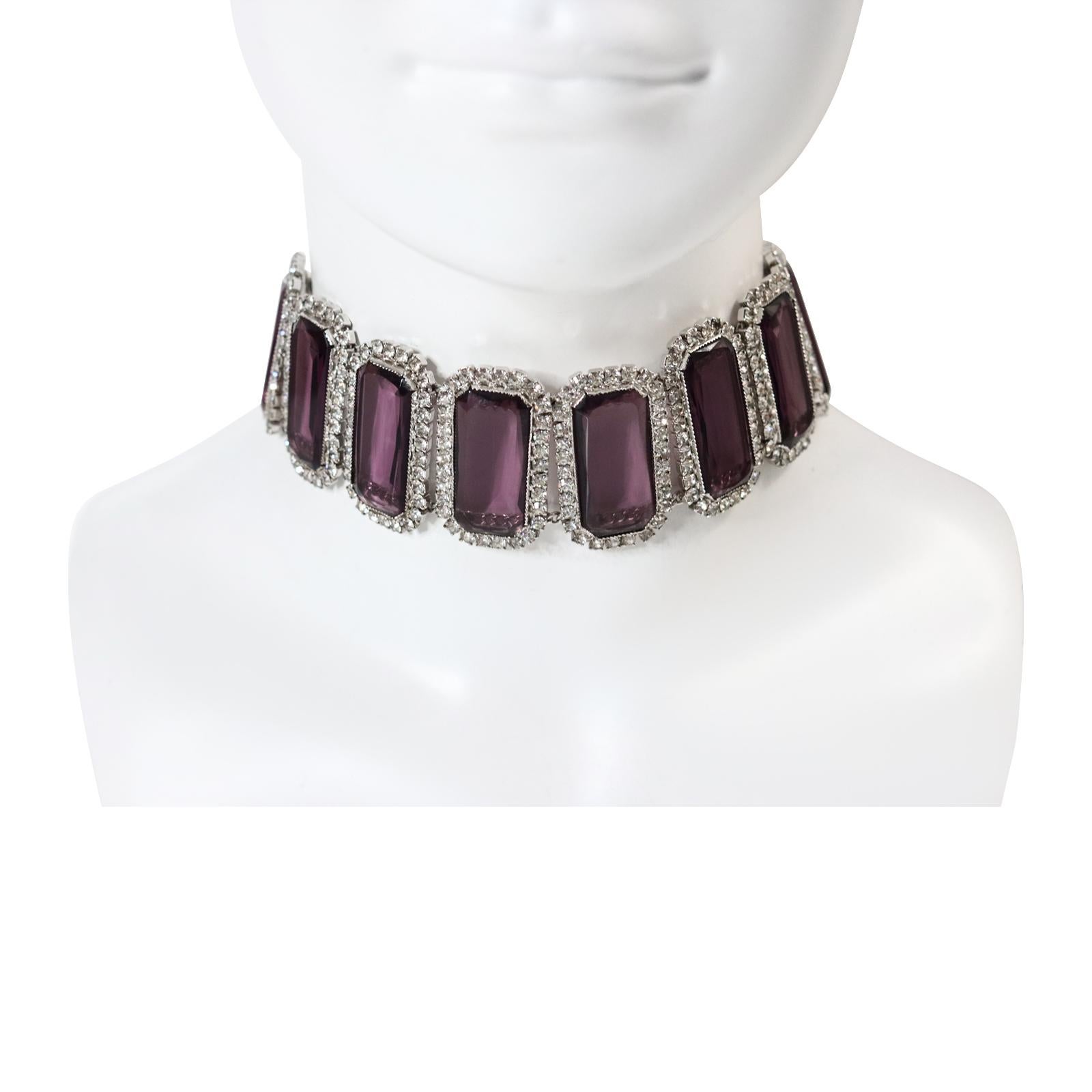 Moderno Diamante d'epoca a forma di smeraldo con girocollo viola Circa 1980 in vendita