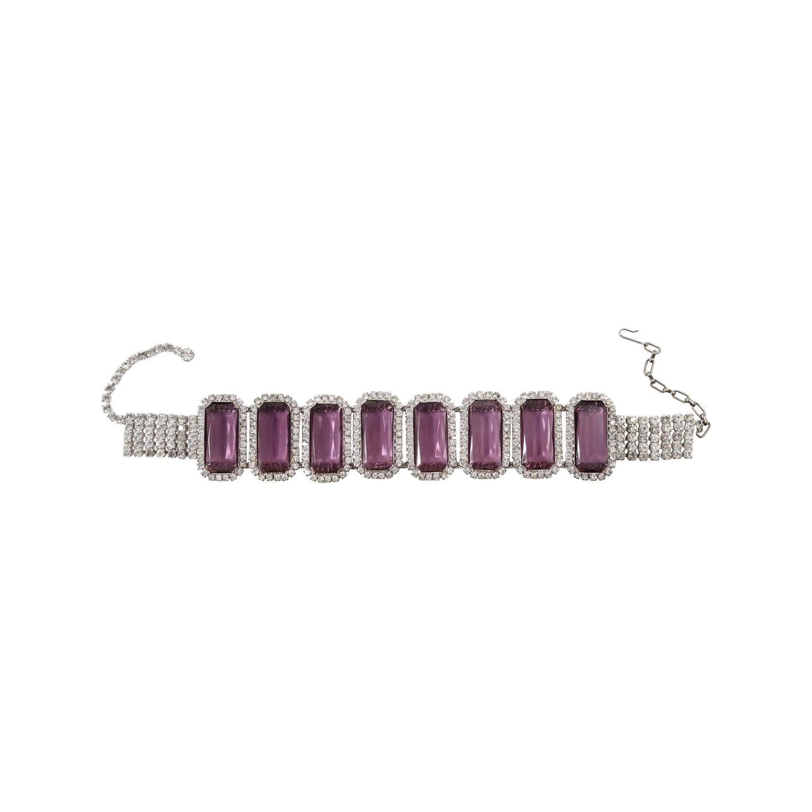 Diamante d'epoca a forma di smeraldo con girocollo viola Circa 1980 in vendita 3