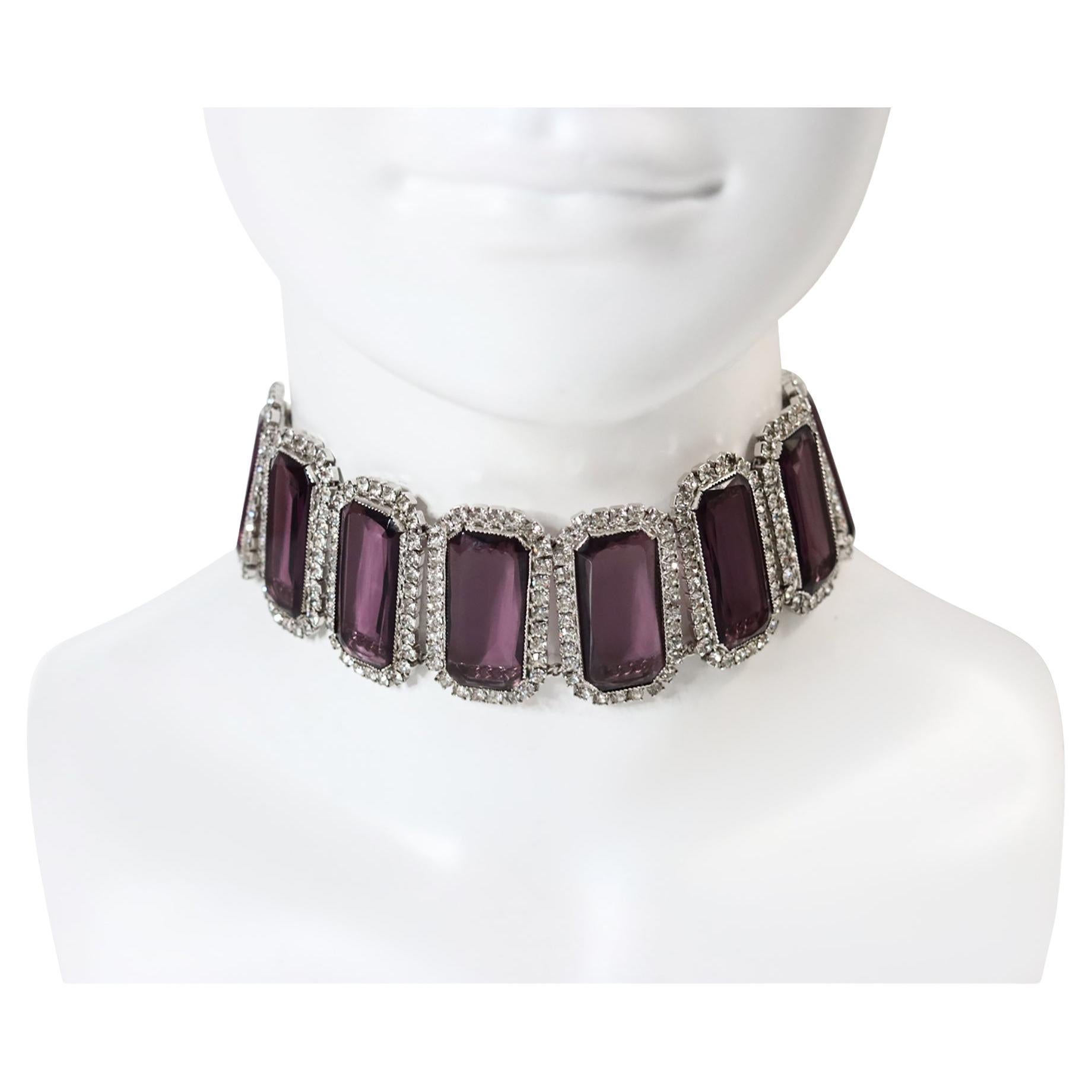 Diamante d'epoca a forma di smeraldo con girocollo viola Circa 1980