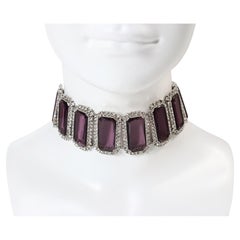 Diamante d'epoca a forma di smeraldo con girocollo viola Circa 1980