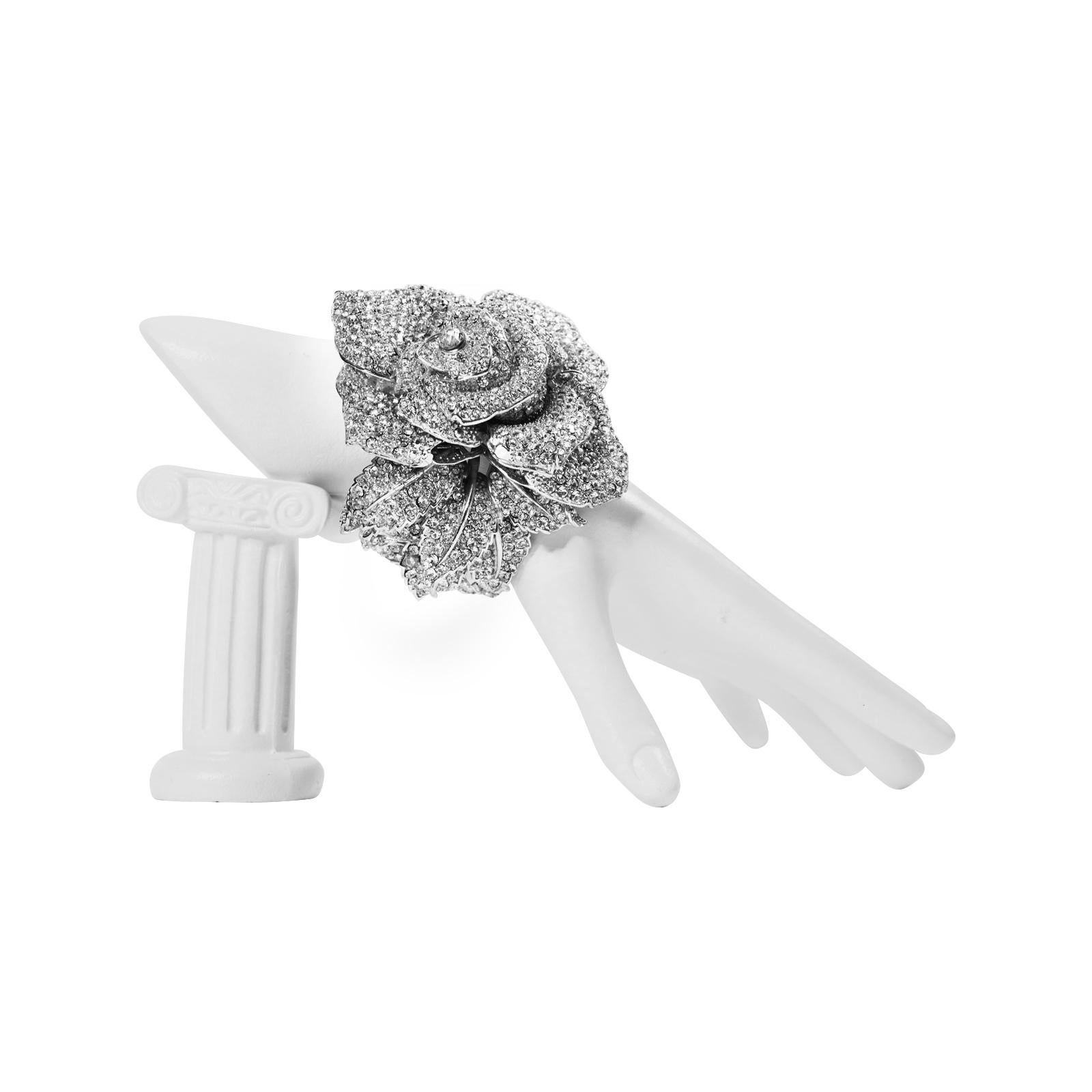 Moderne Vintage Diamante Large Rose Cuff Clamper Bracelet Circa 1990s en vente
