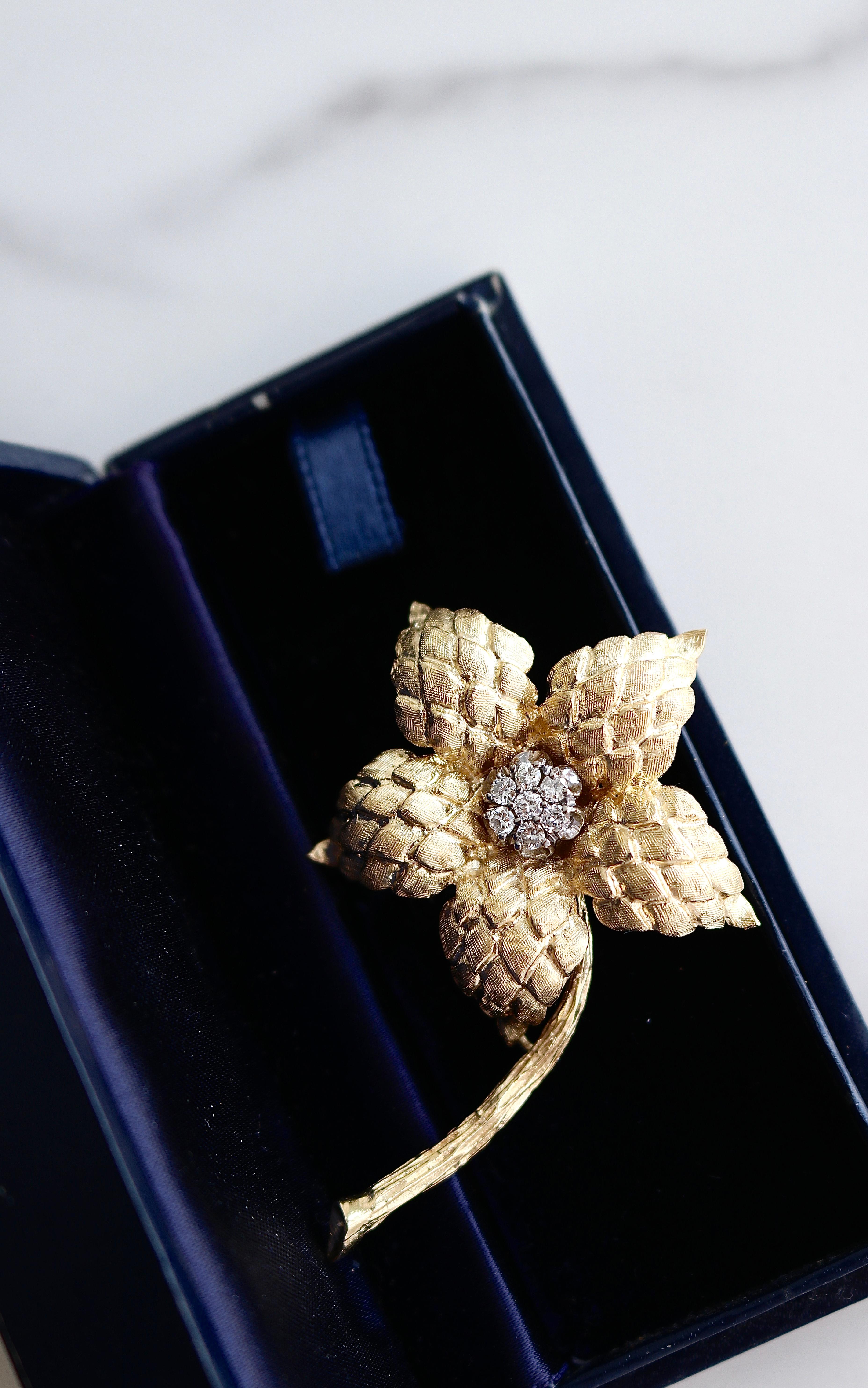 Vintage Diamond 14k Gold Flower Brooch In Good Condition For Sale In Beverly Hills, CA