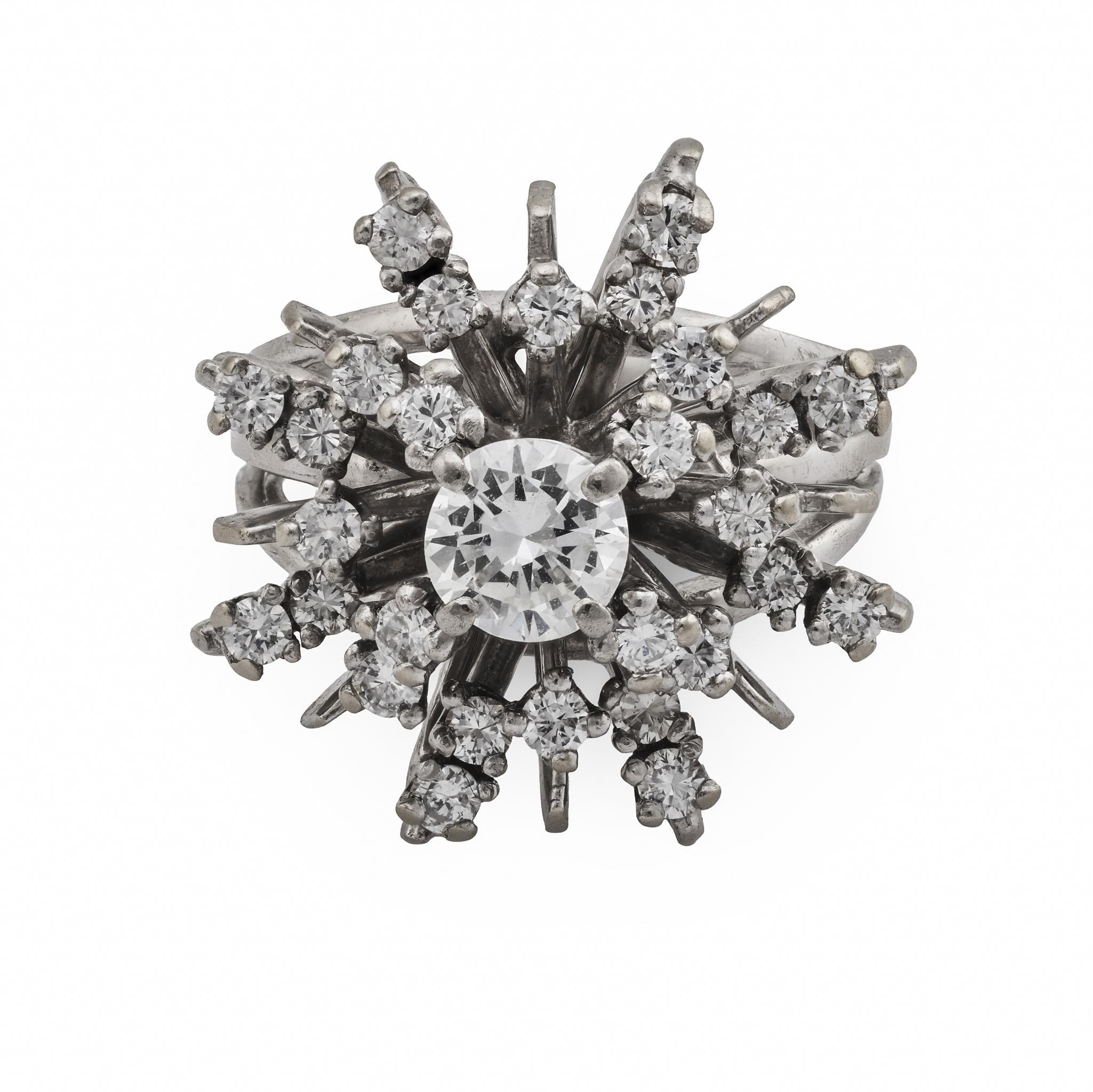 Contemporaneo Anello cocktail vintage con diamante in oro bianco 14k in vendita