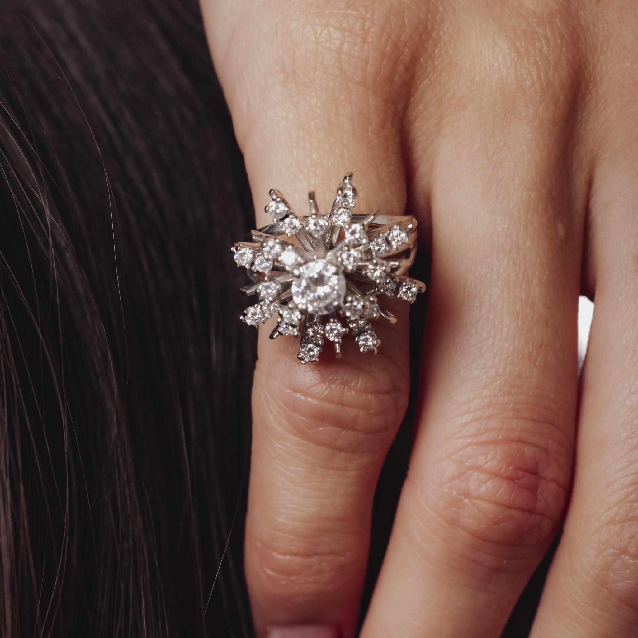 Donna Anello cocktail vintage con diamante in oro bianco 14k in vendita