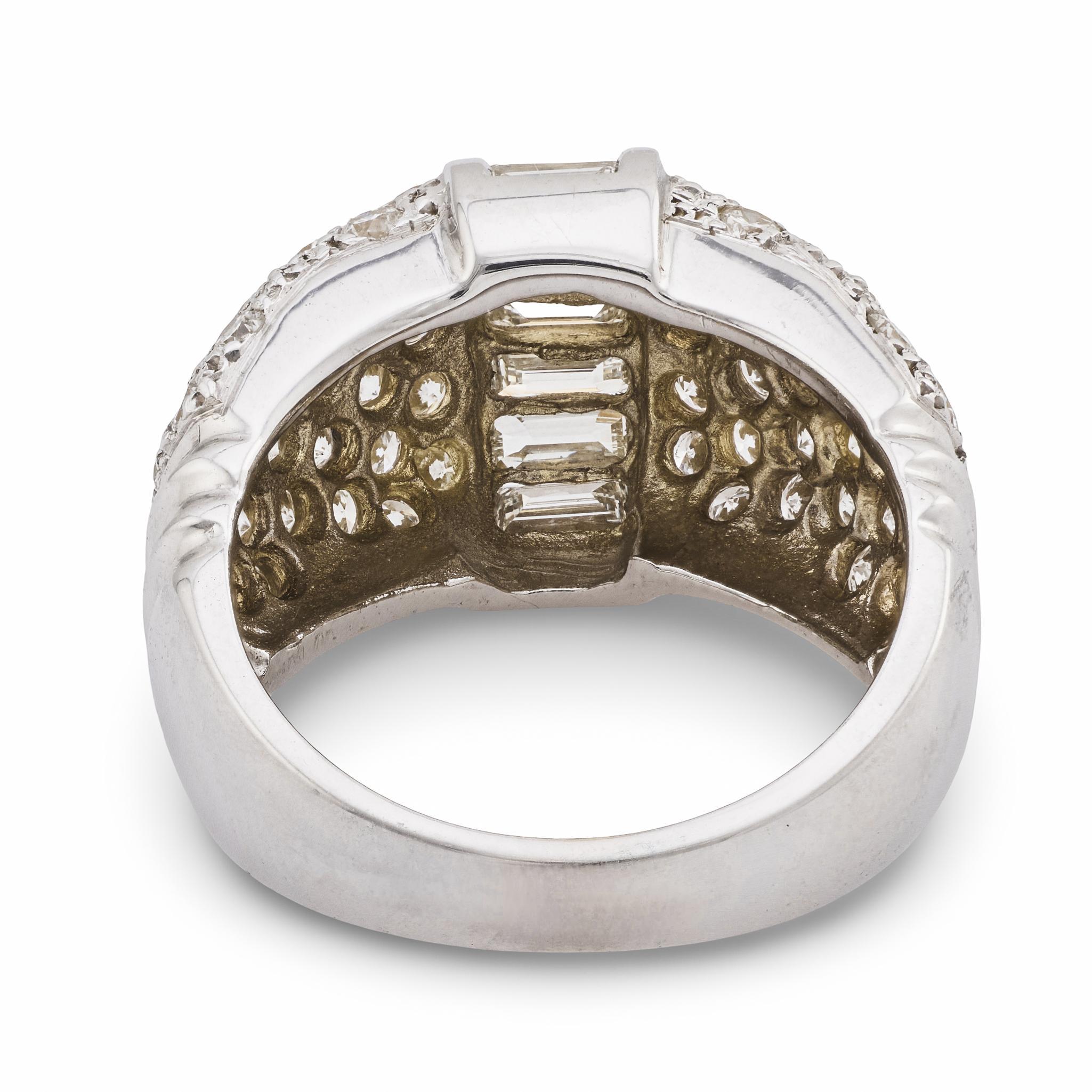 Anello con pavé di diamanti d'epoca in oro bianco 14k in vendita 1