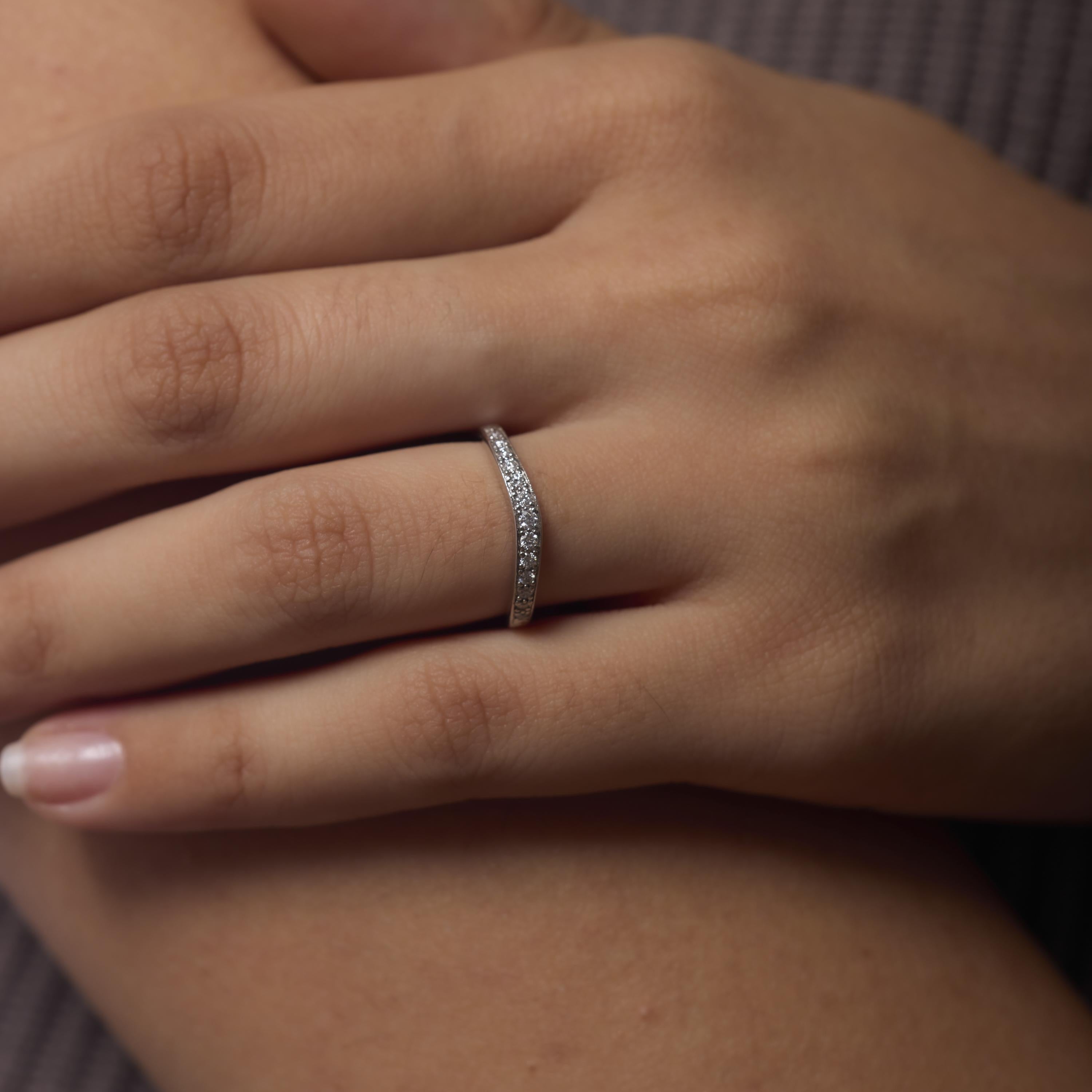 Taille brillant Vintage diamond 14k white gold wedding band en vente