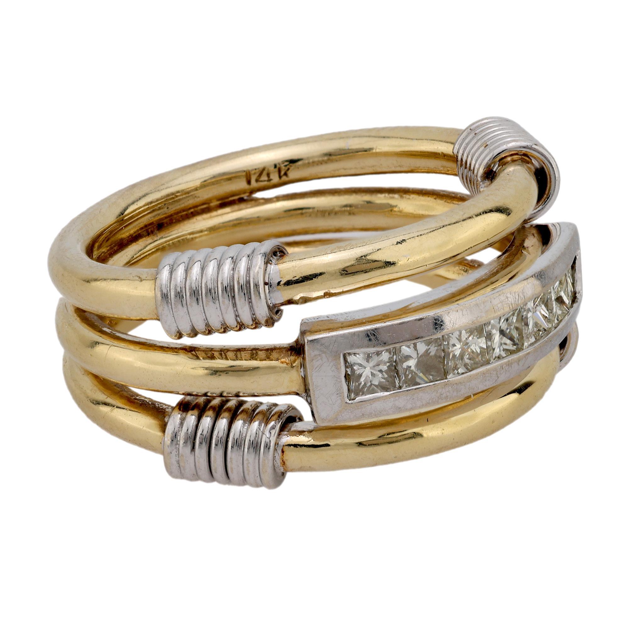 Moderno Anello a tre colonne con diamante vintage in oro giallo e bianco 14 carati in vendita