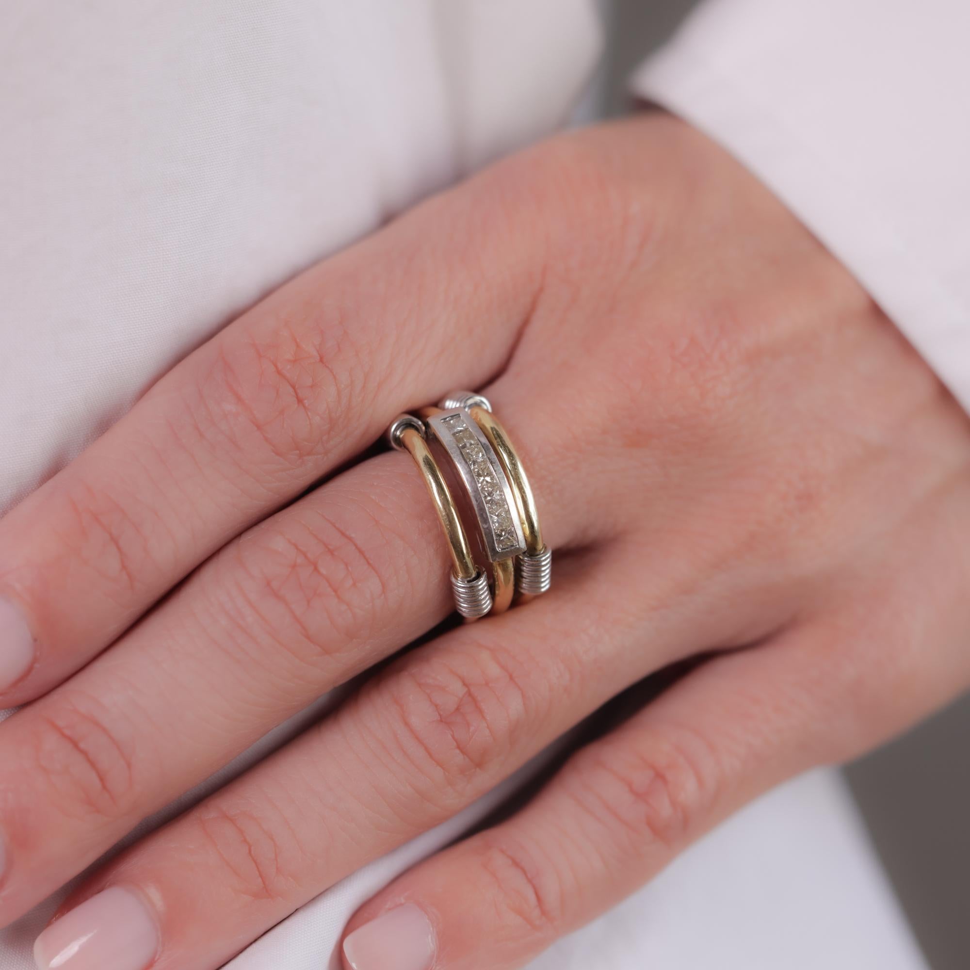 Taglio princess Anello a tre colonne con diamante vintage in oro giallo e bianco 14 carati in vendita