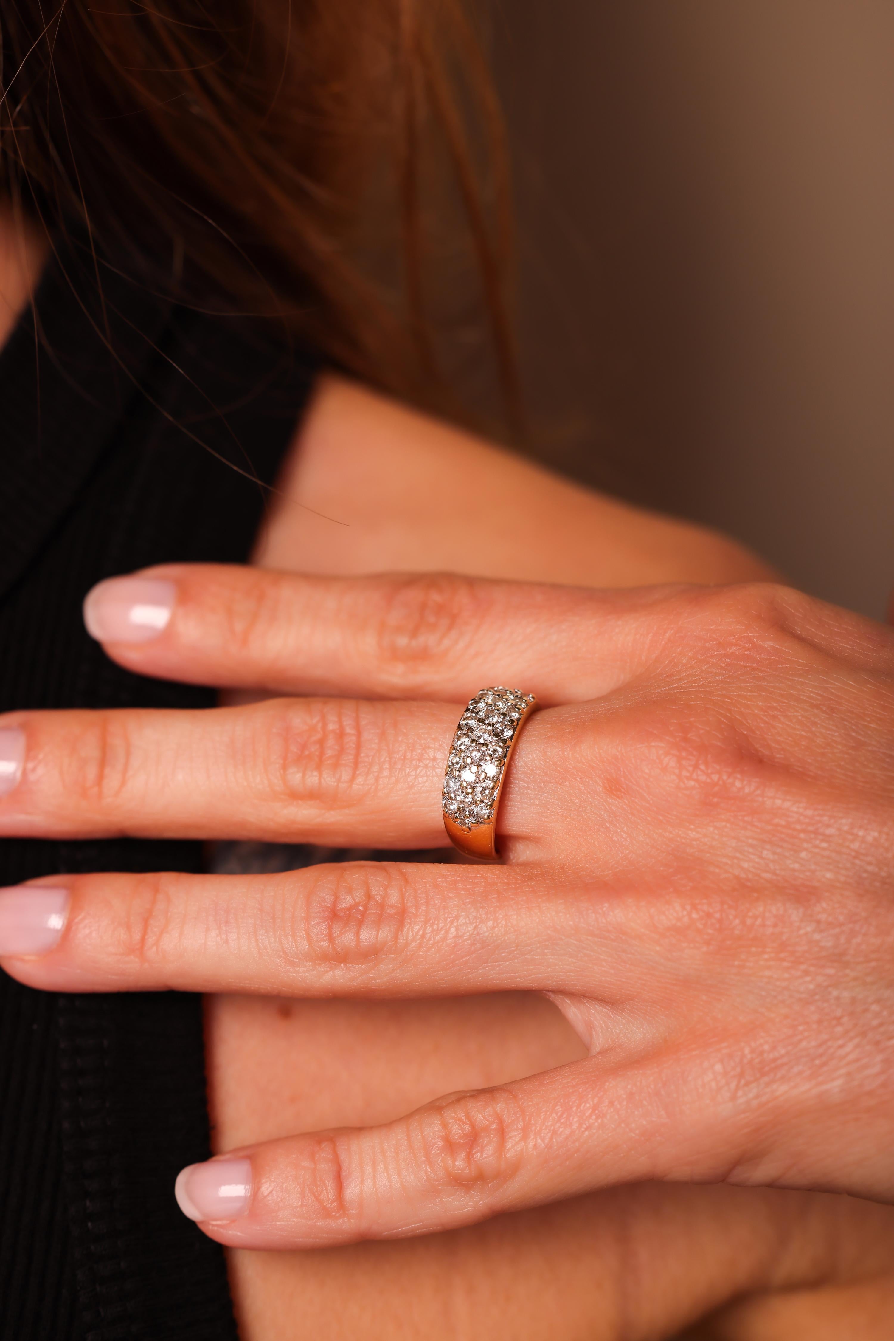 Vintage Diamond 14K Yellow Gold Band In Excellent Condition For Sale In Beverly Hills, CA