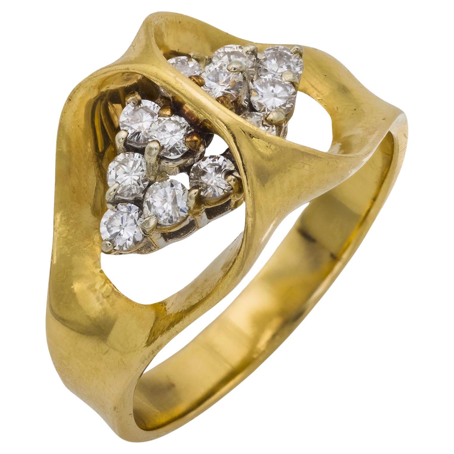 Bague vintage en or jaune 14k sertie de diamants en vente