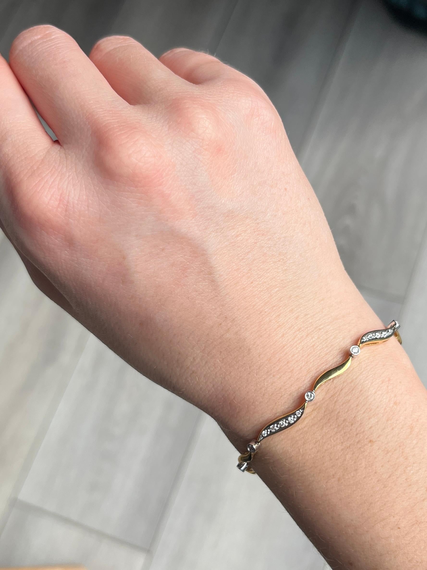 This fabulous bracelet is made up of 10 waved links. Every other links have diamonds set within them and in-between every waved link there is a diamond in a simple round setting. The single diamond measures 4pts and the encrusted wave link total