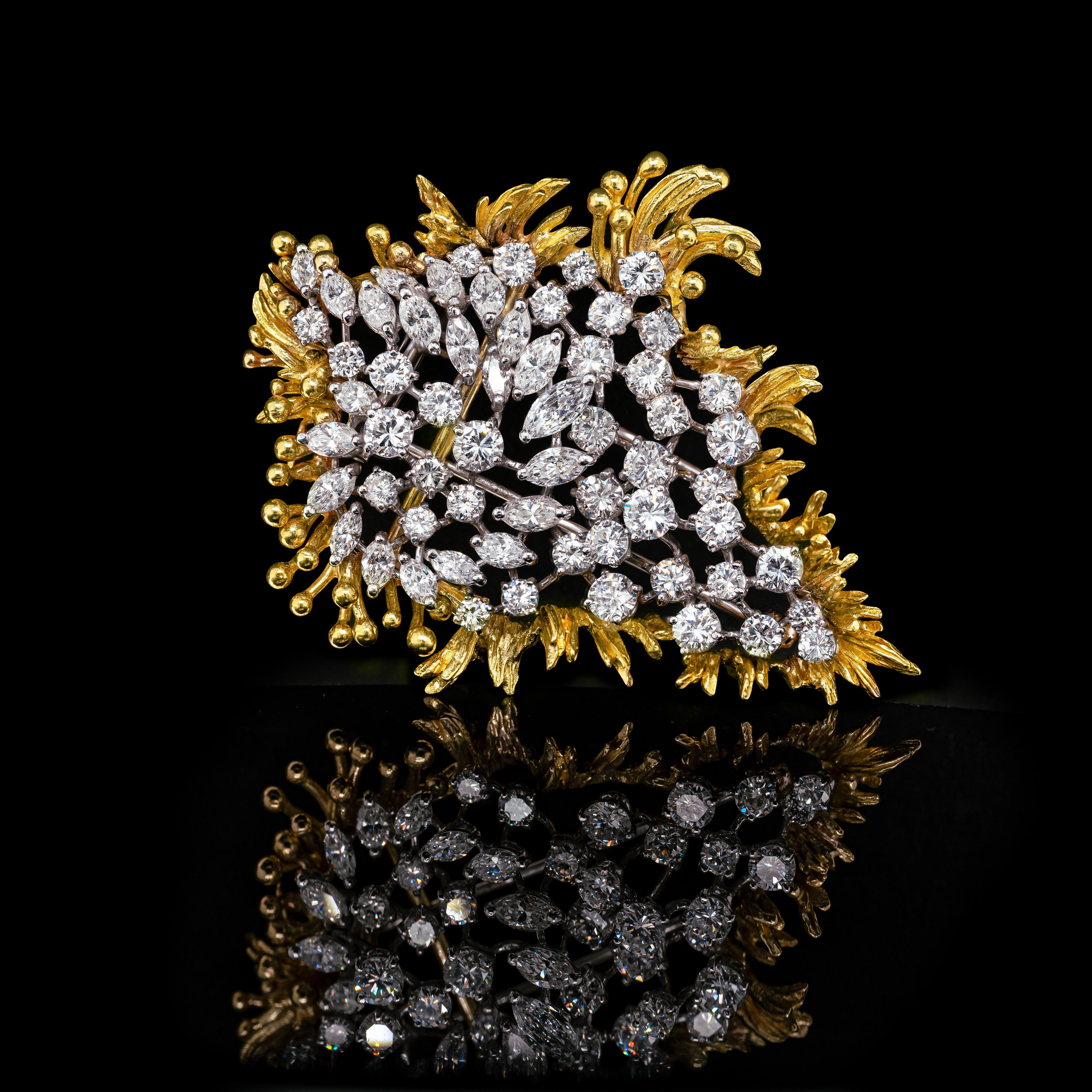 Modern Vintage Diamond 18 Carat White and Yellow Gold Detachable Brooch, circa 1960's For Sale