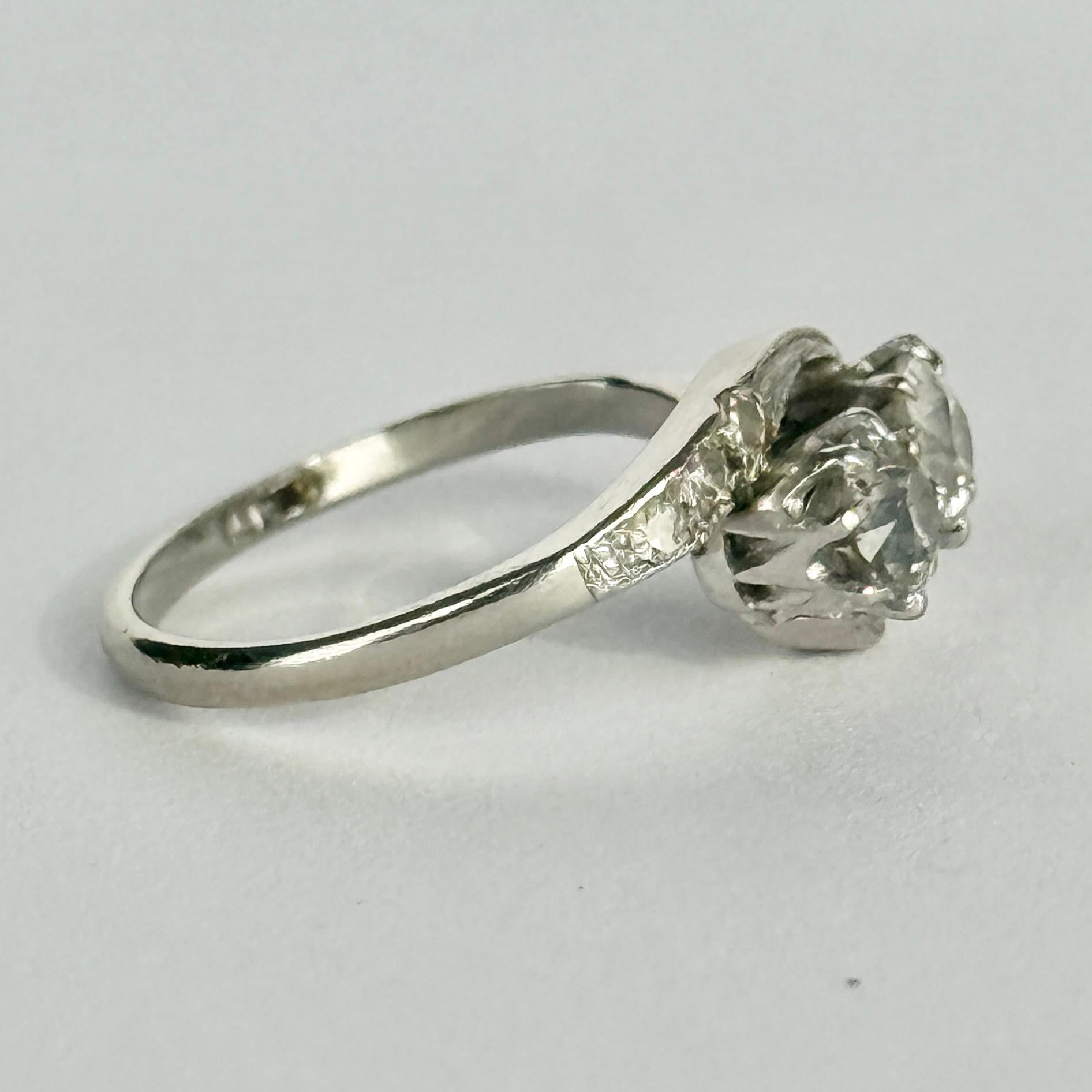 Vintage Diamond 18 Carat White Gold Crossover Moi et Toi Ring For Sale 1