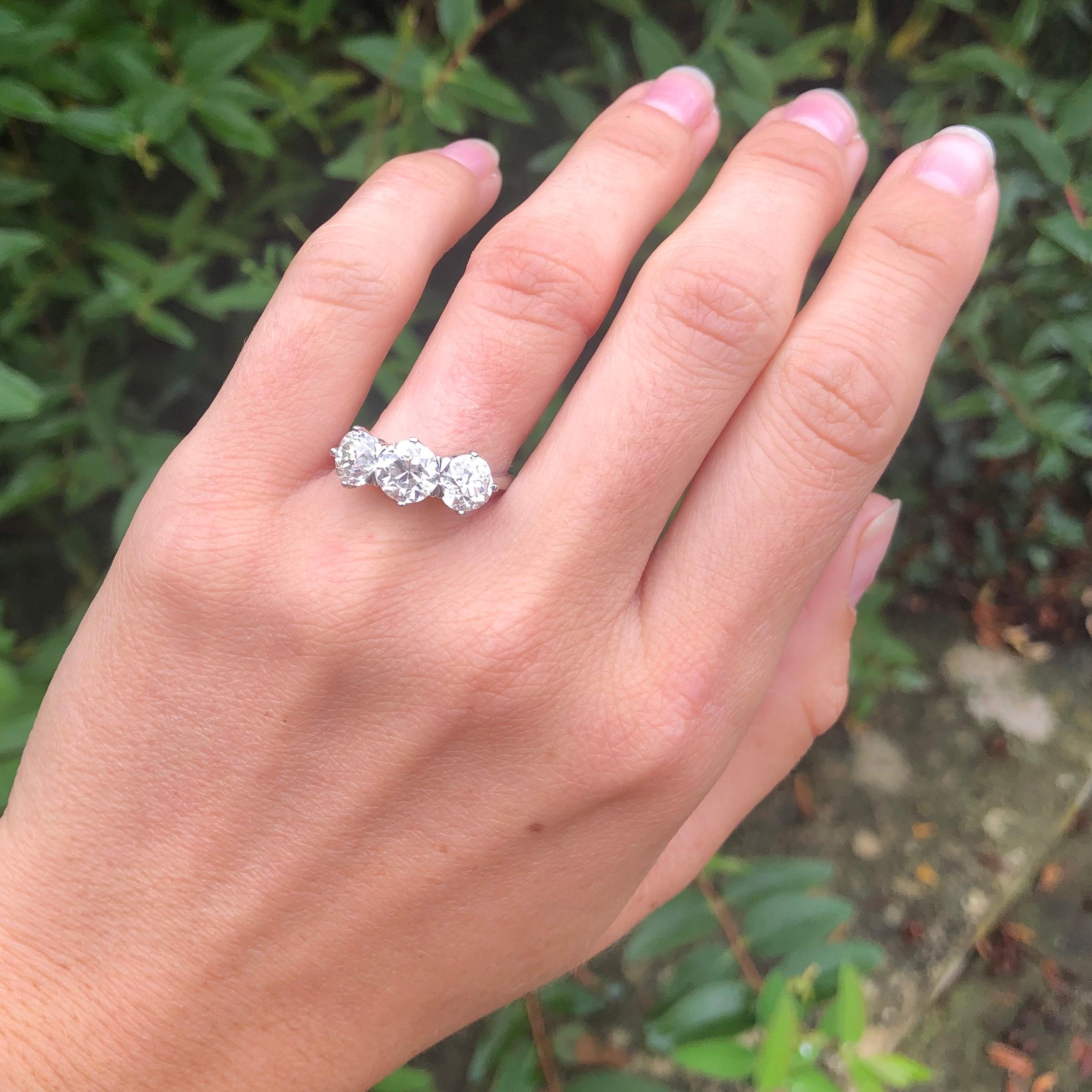 Vintage Diamond 18 Carat White Gold Three-Stone In Excellent Condition In Chipping Campden, GB