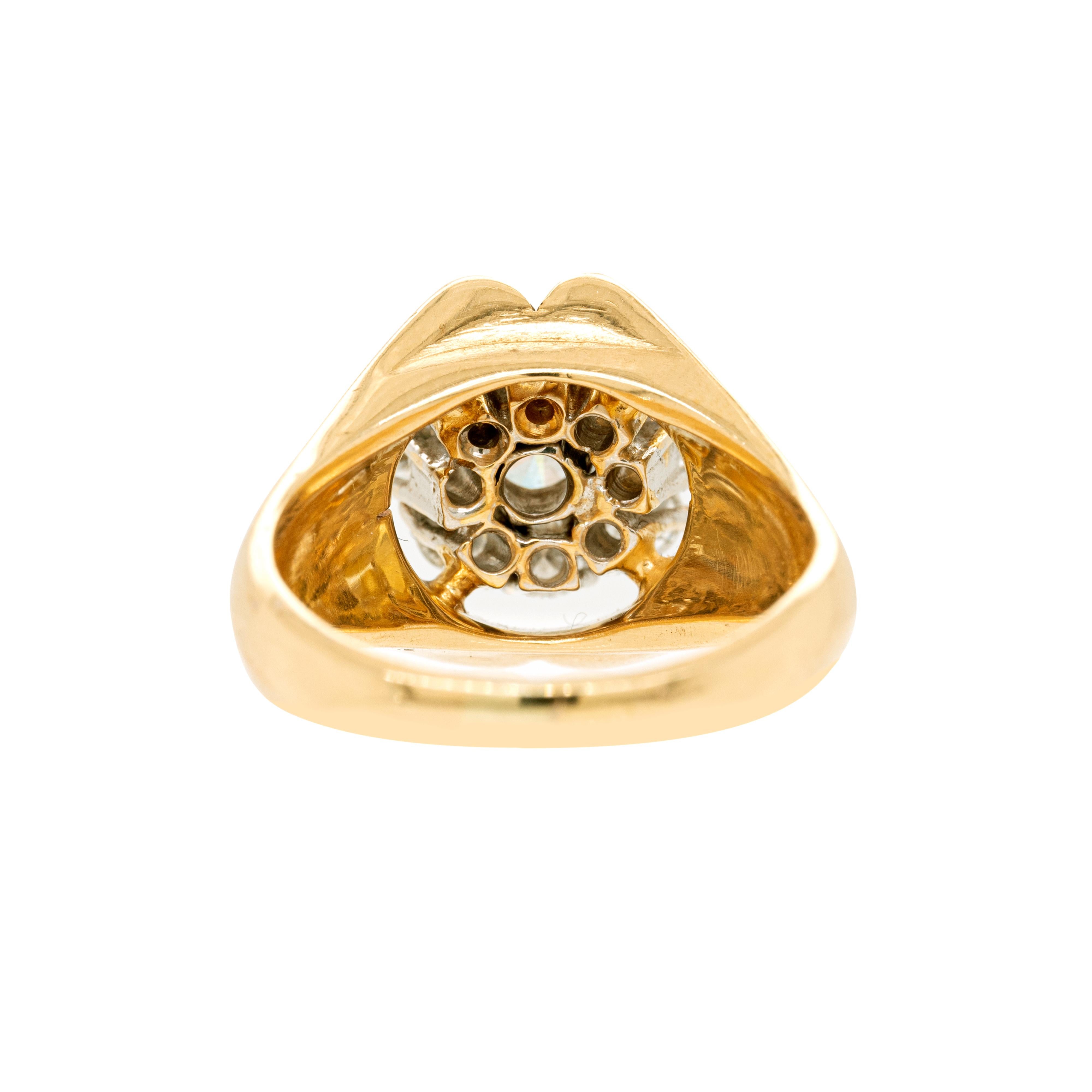 Taille brillant Bague grappe vintage en or jaune 18 carats sertie d'un diamant en vente