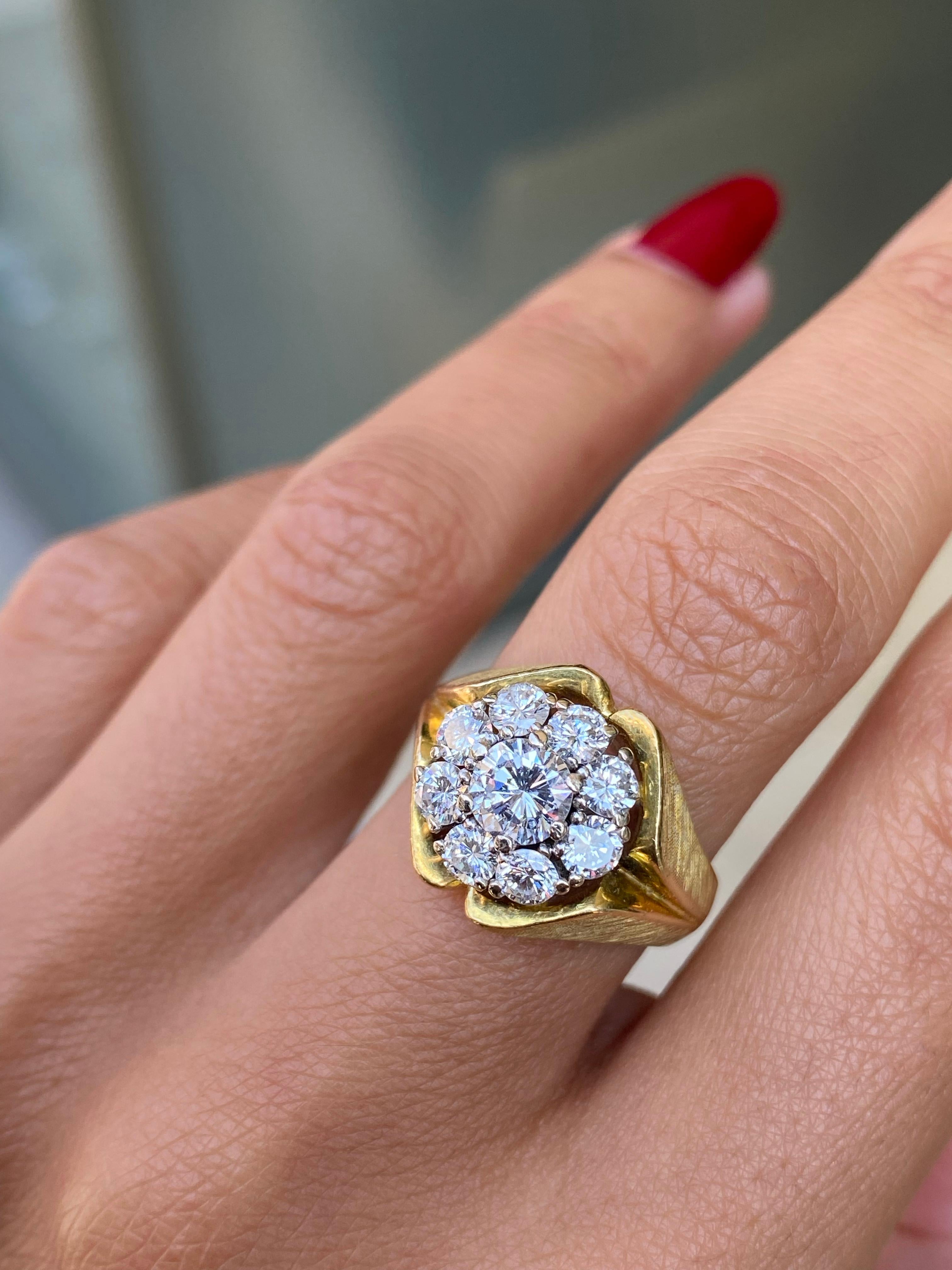 Brilliant Cut Vintage Diamond 18 Carat Yellow Gold Cluster Ring For Sale