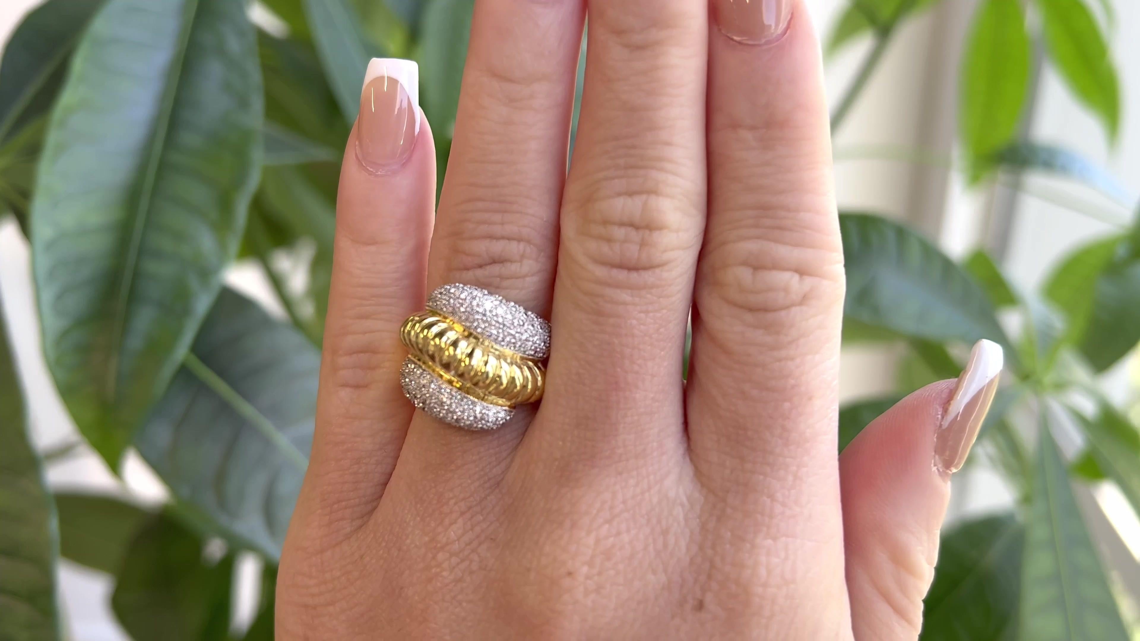 fluted gold ring