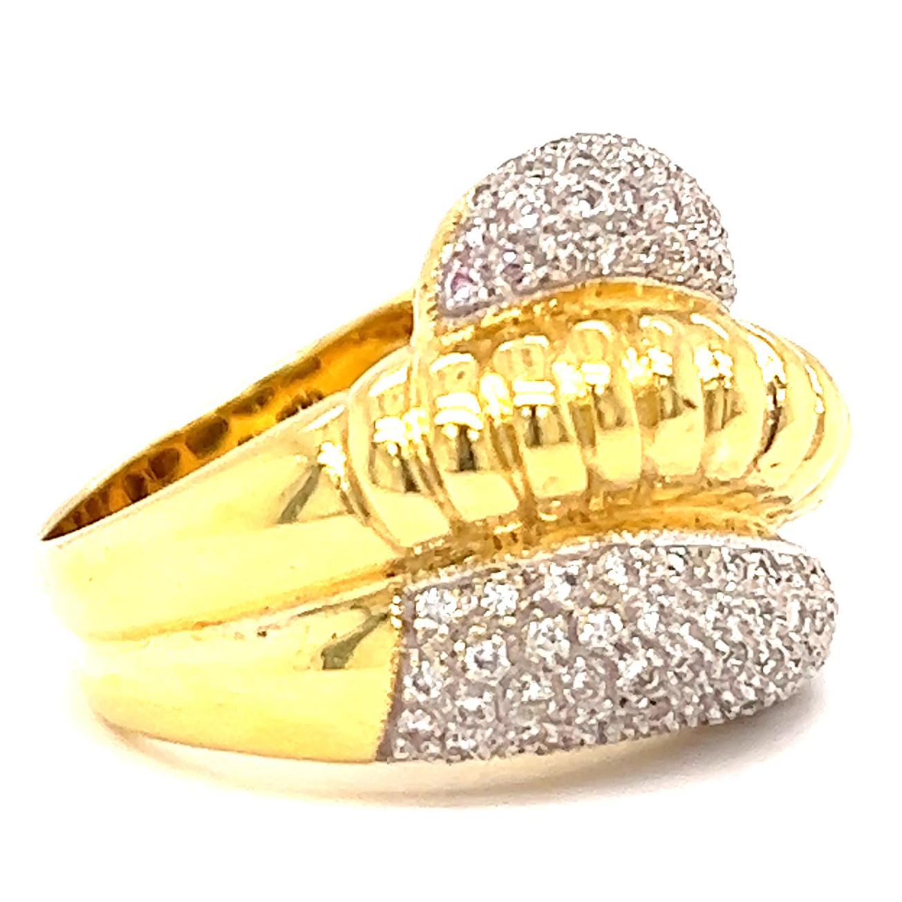 Vintage Diamond 18 Karat Gold Pave Fluted Dome Ring In Excellent Condition In Beverly Hills, CA