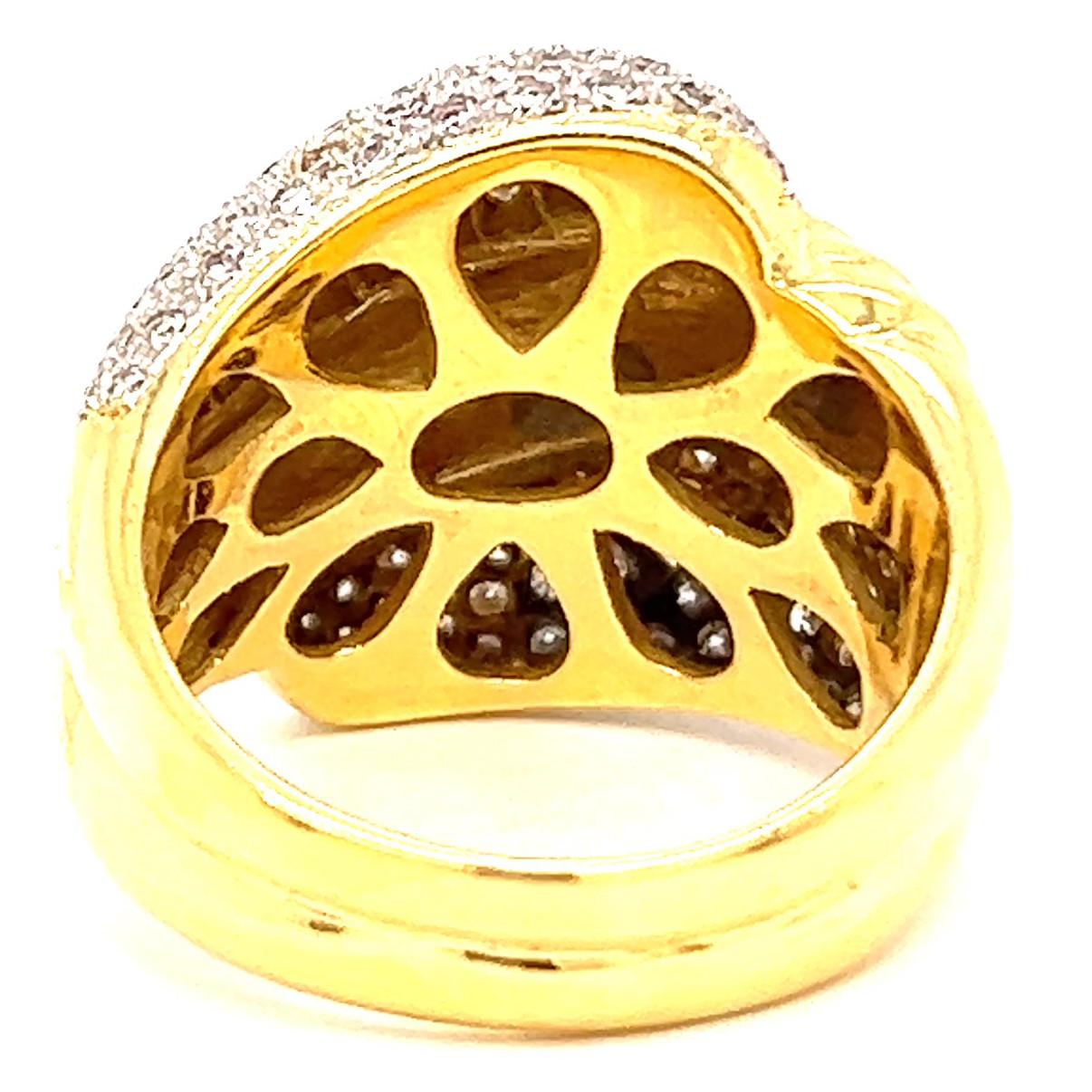 Women's or Men's Vintage Diamond 18 Karat Gold Pave Fluted Dome Ring