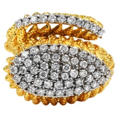 Bague cocktail vintage en or 18 carats texturé avec grappe de diamants pavés