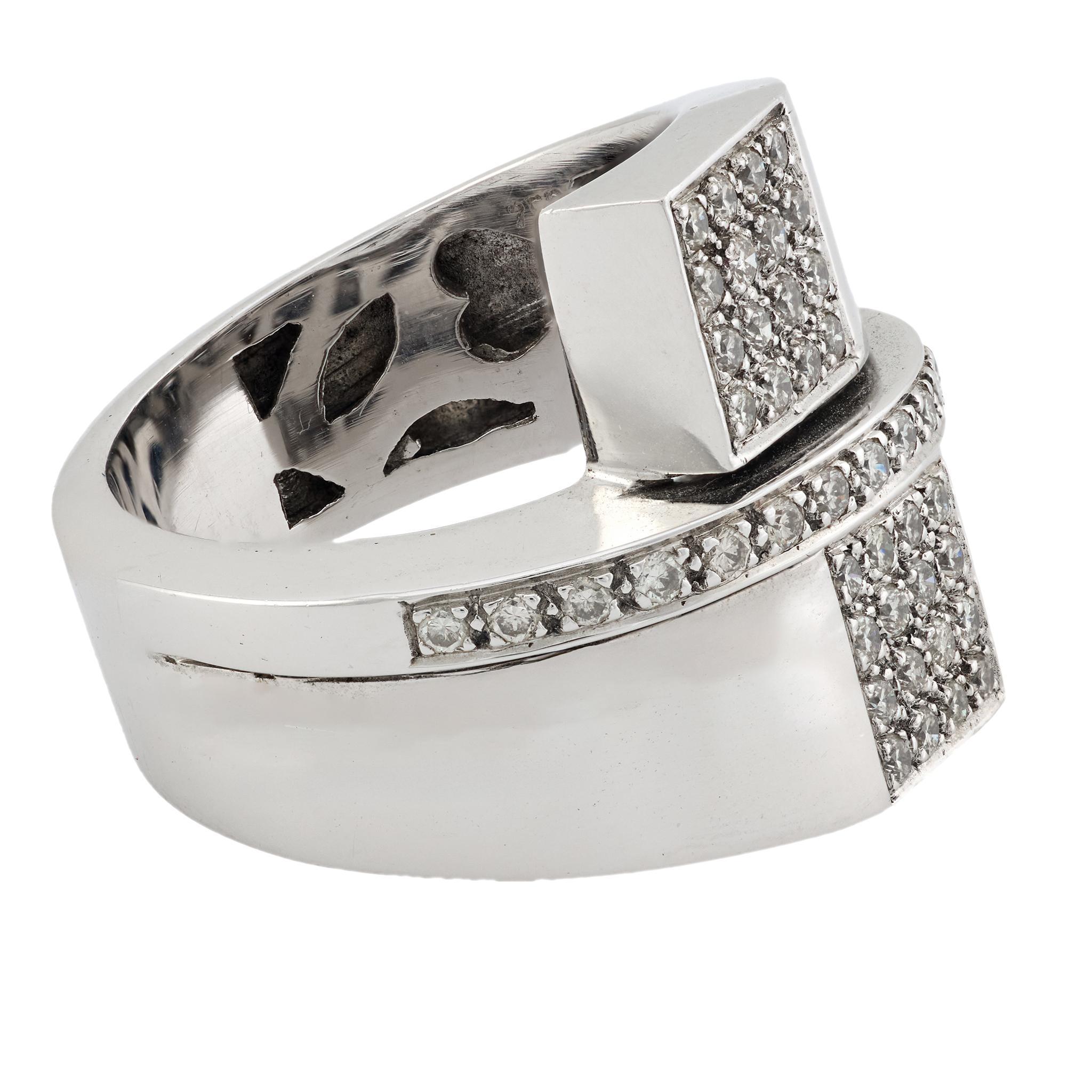 Vintage diamond 18k white gold bypass ring In Good Condition For Sale In Beverly Hills, CA