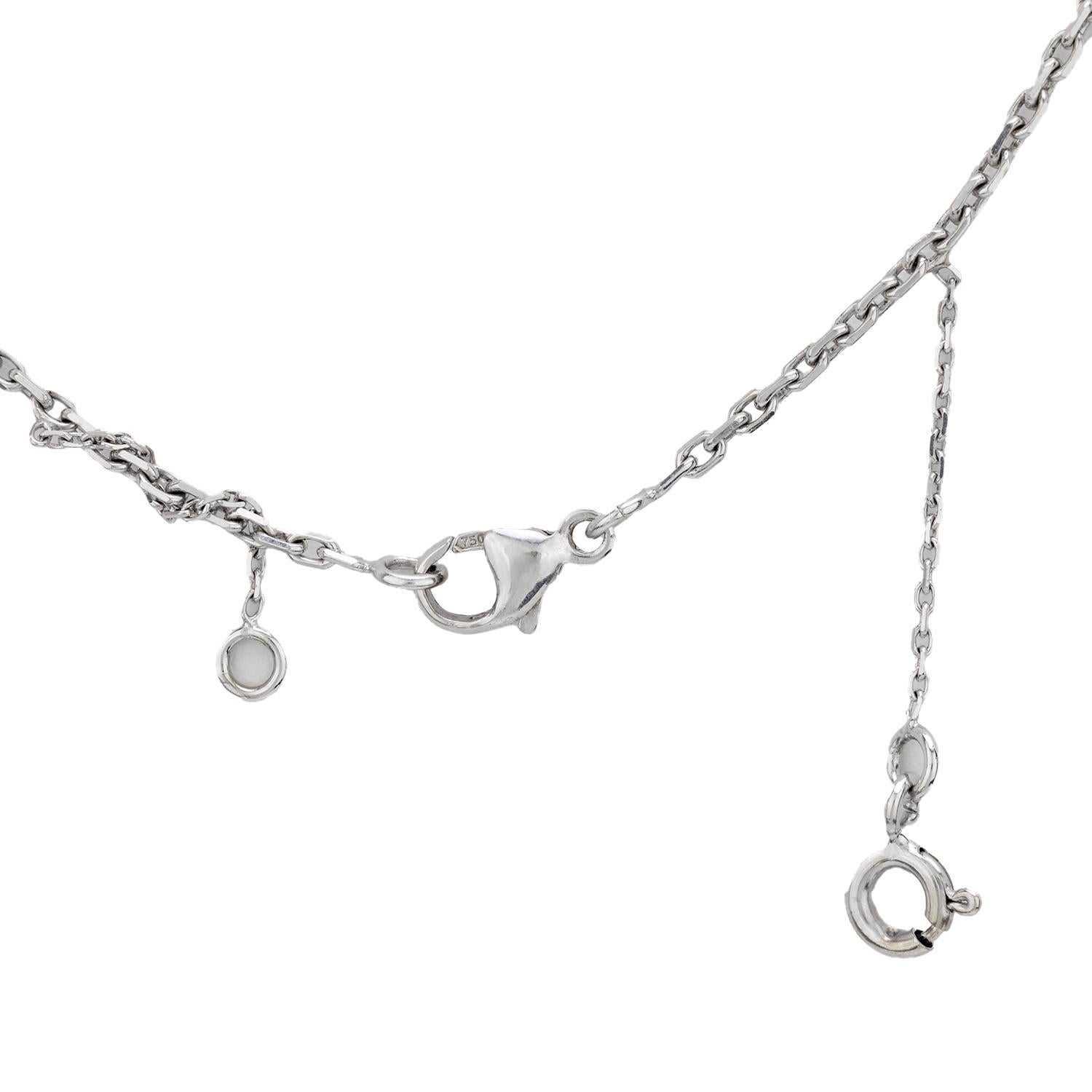 Vintage diamond 18k white gold flower necklace In Good Condition For Sale In Beverly Hills, CA