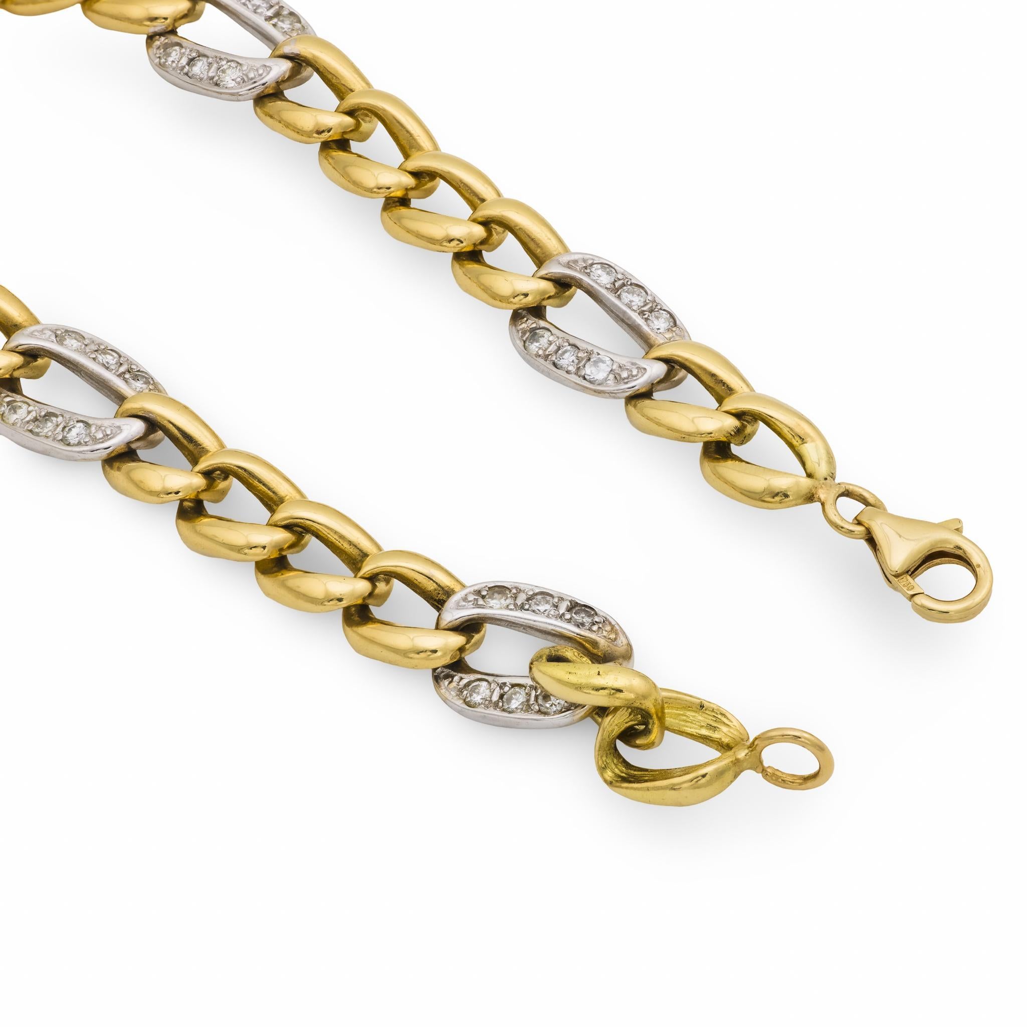 Ce bracelet vintage des années 1980 allie élégance et polyvalence en or jaune et blanc 18 carats. Serti de 30 diamants ronds de taille brillant totalisant environ 0,60 carats, de couleur J et de pureté SI, il brille d'une sophistication subtile.